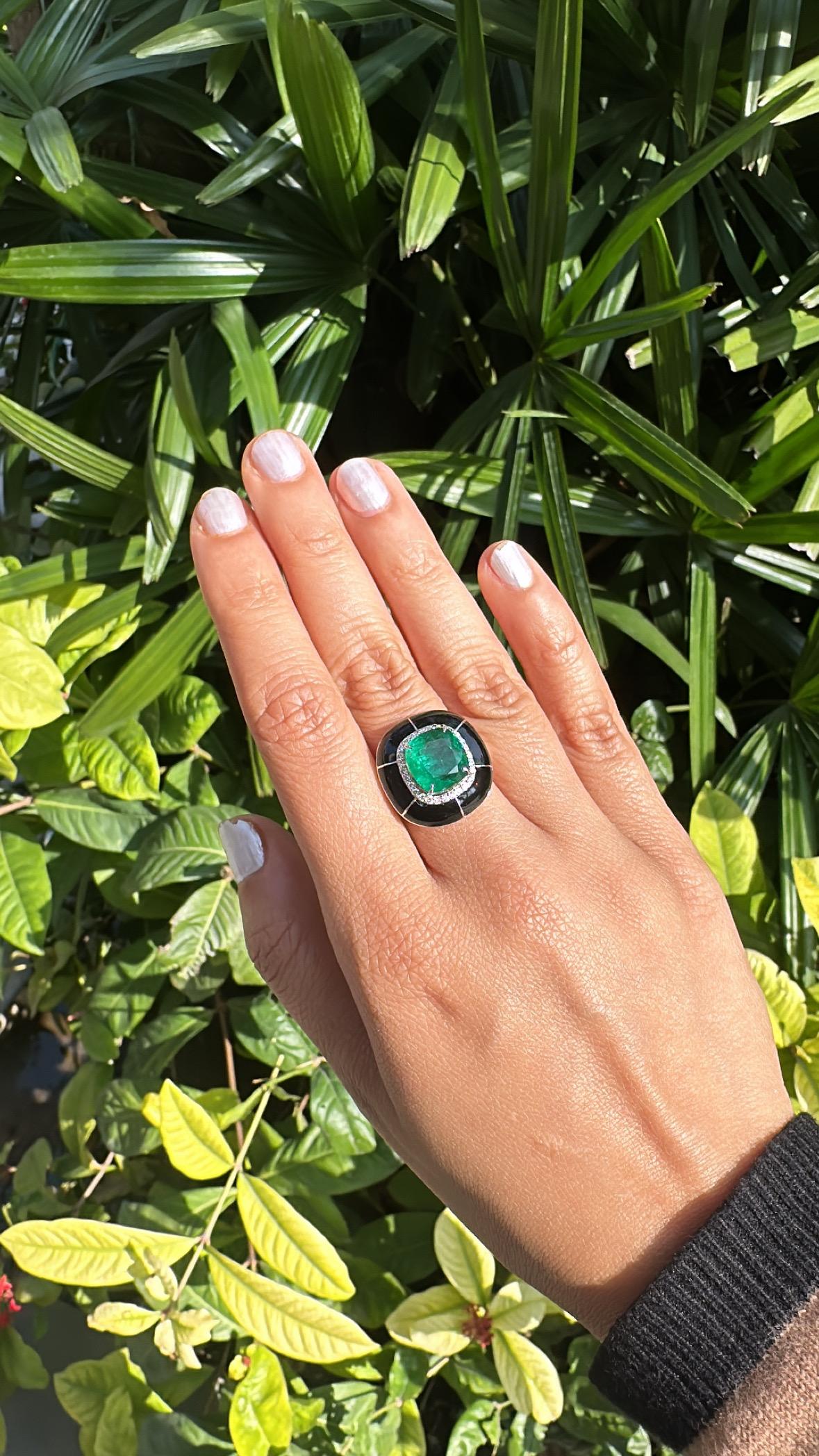 Set in 18K Gold, 4.51 carats, Emerald, Black Enamel & Diamonds Engagement Ring 7