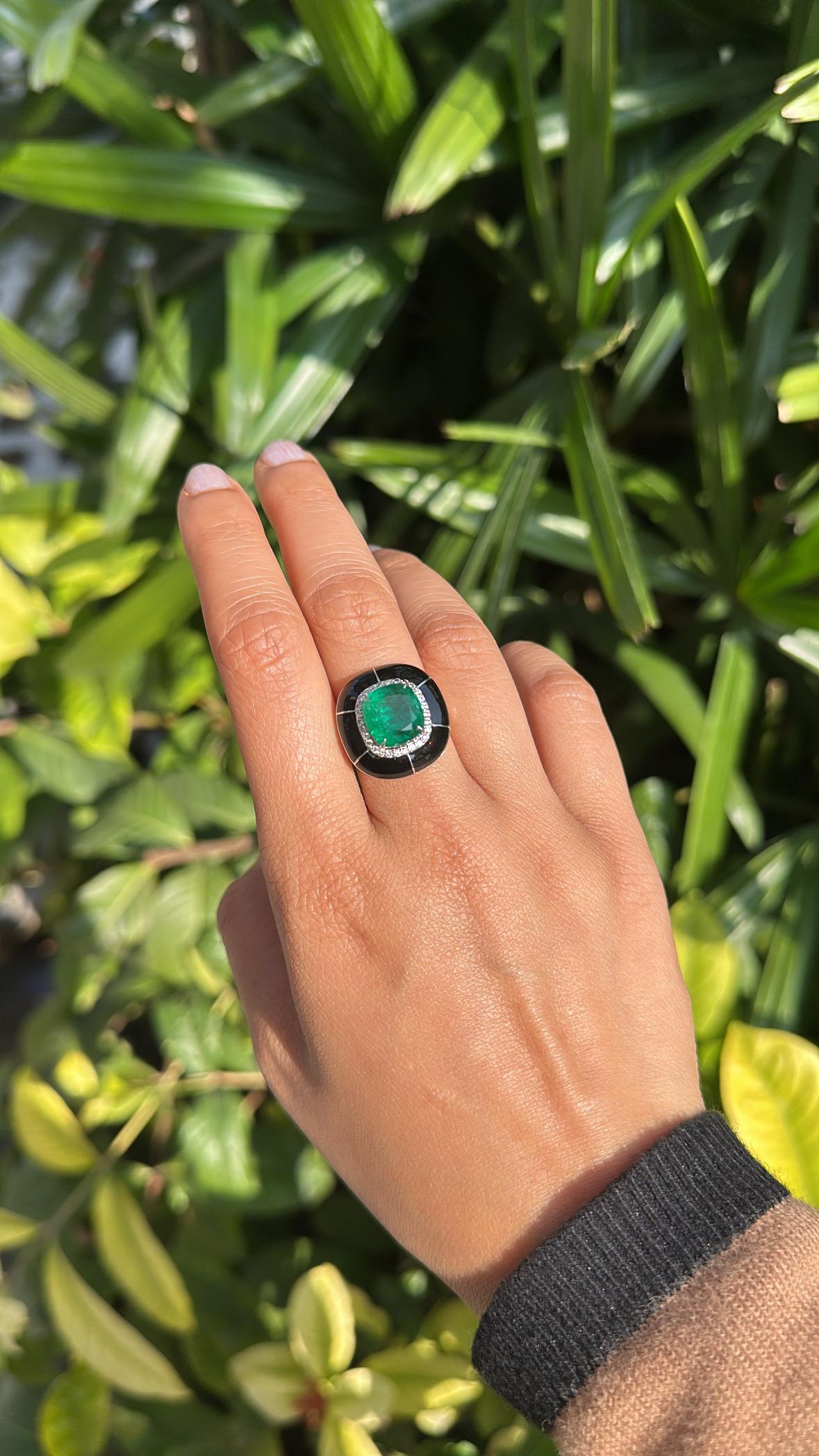 Set in 18K Gold, 4.51 carats, Emerald, Black Enamel & Diamonds Engagement Ring 8