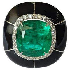 Set in 18K Gold, 4.51 carats, Emerald, Black Enamel & Diamonds Engagement Ring