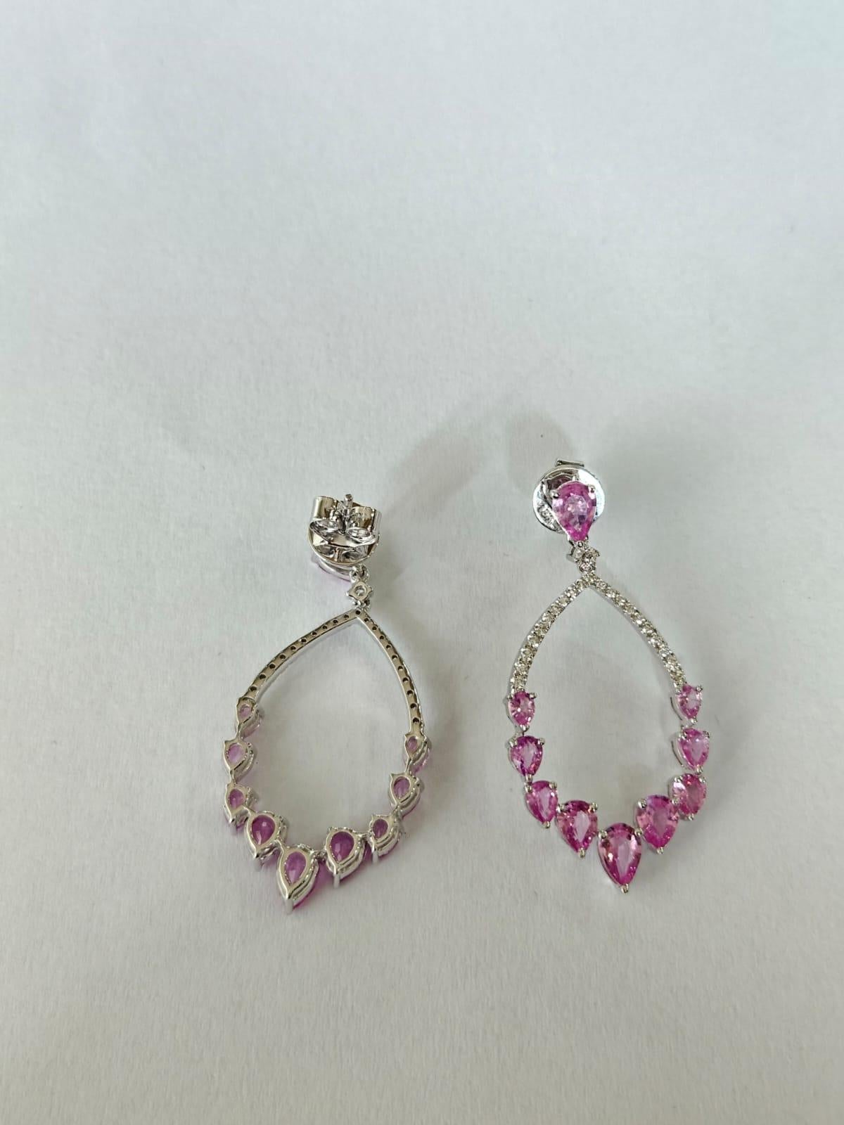 Pendientes Colgantes de Oro de 18 quilates, 4,57 quilates, Zafiros Rosas de Ceilán y Diamantes Moderno en venta