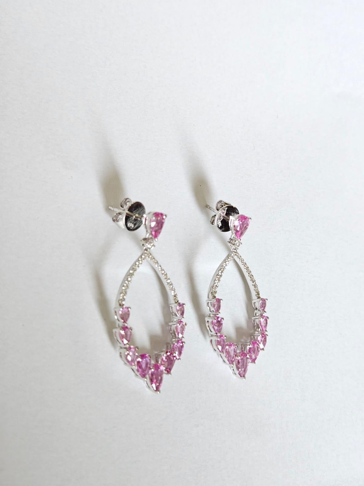 Pendientes Colgantes de Oro de 18 quilates, 4,57 quilates, Zafiros Rosas de Ceilán y Diamantes Corte pera en venta