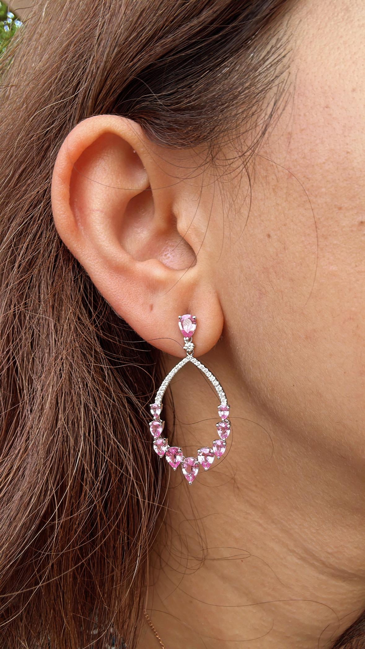 Pendientes Colgantes de Oro de 18 quilates, 4,57 quilates, Zafiros Rosas de Ceilán y Diamantes en venta 1