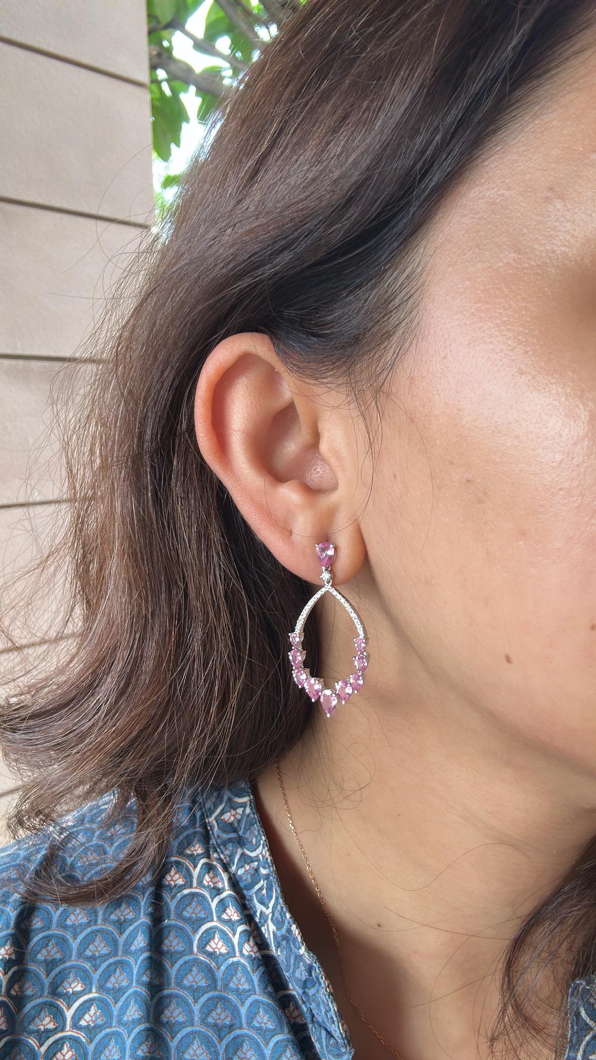 Pendientes Colgantes de Oro de 18 quilates, 4,57 quilates, Zafiros Rosas de Ceilán y Diamantes en venta 2
