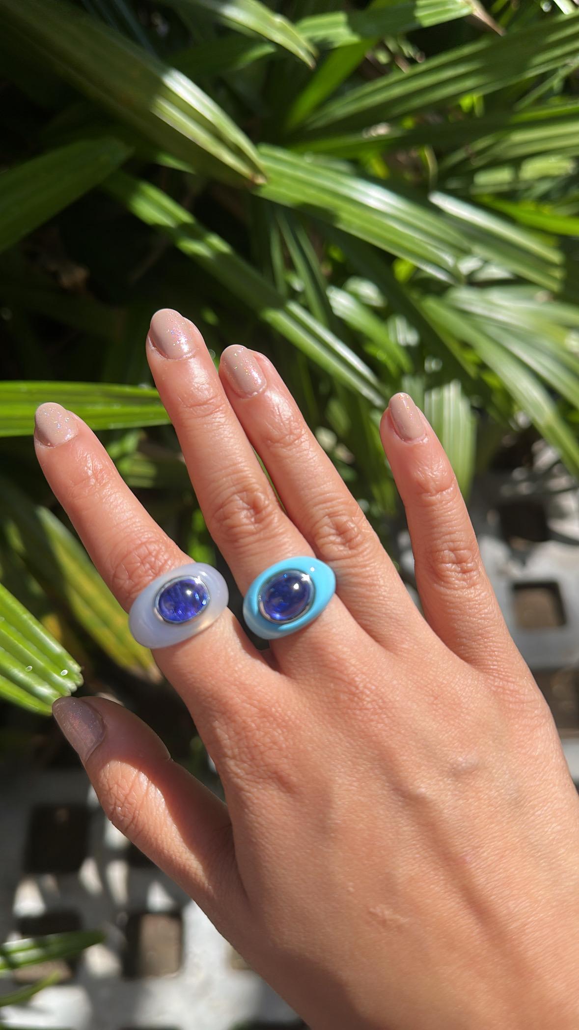 Set in 18K Gold, 4.66 carats Tanzanite Cabochon & Chalcedony Dome Cocktail Ring 6