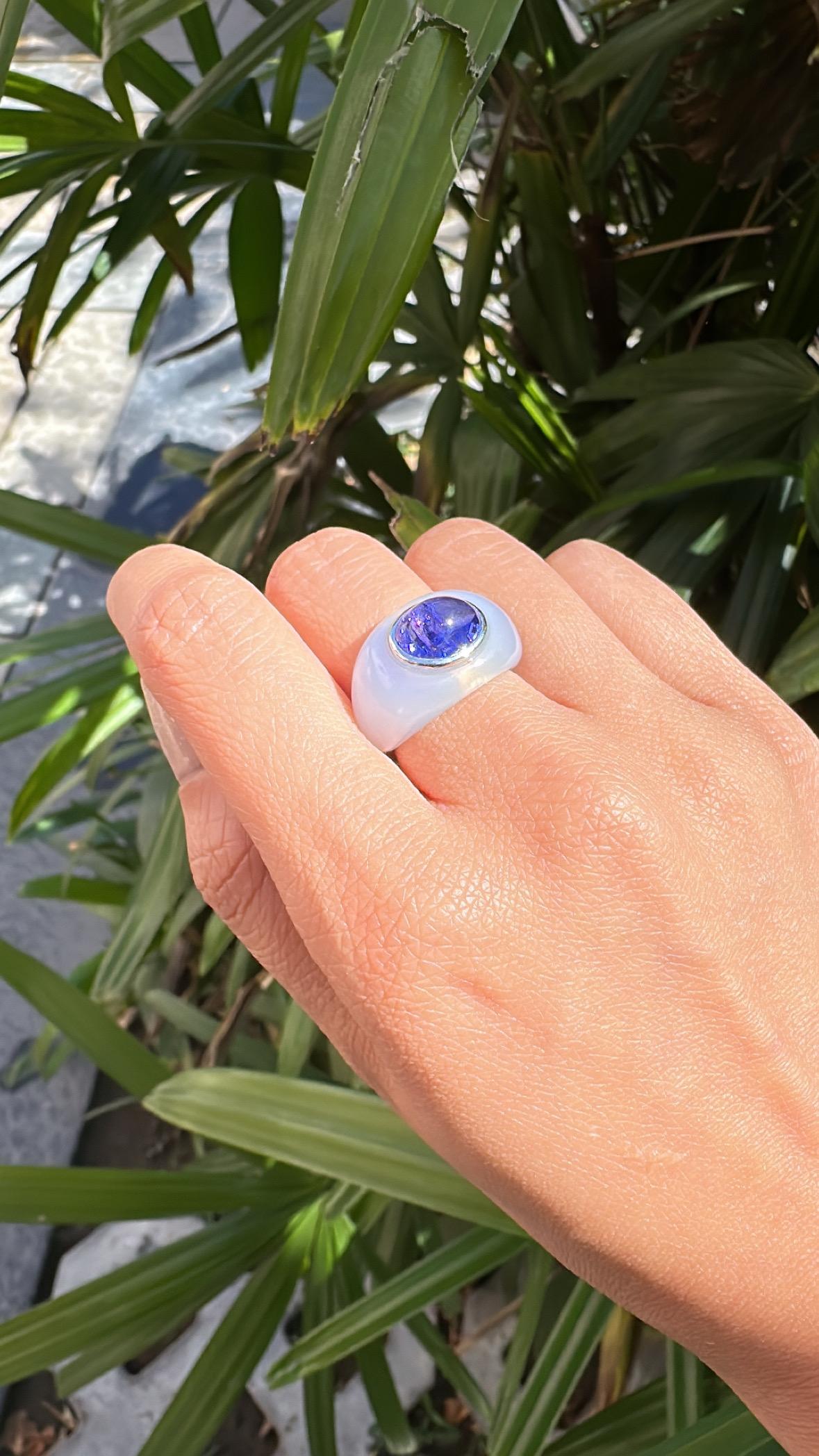 Set in 18K Gold, 4.66 carats Tanzanite Cabochon & Chalcedony Dome Cocktail Ring 2