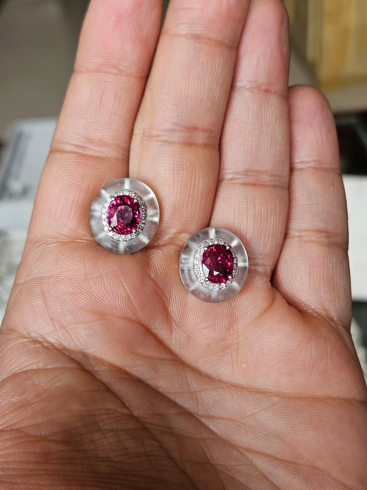 Orecchini con rubellite, cristallo di rocca e diamanti, 4,71 carati, incastonati in oro 18 carati in vendita 4