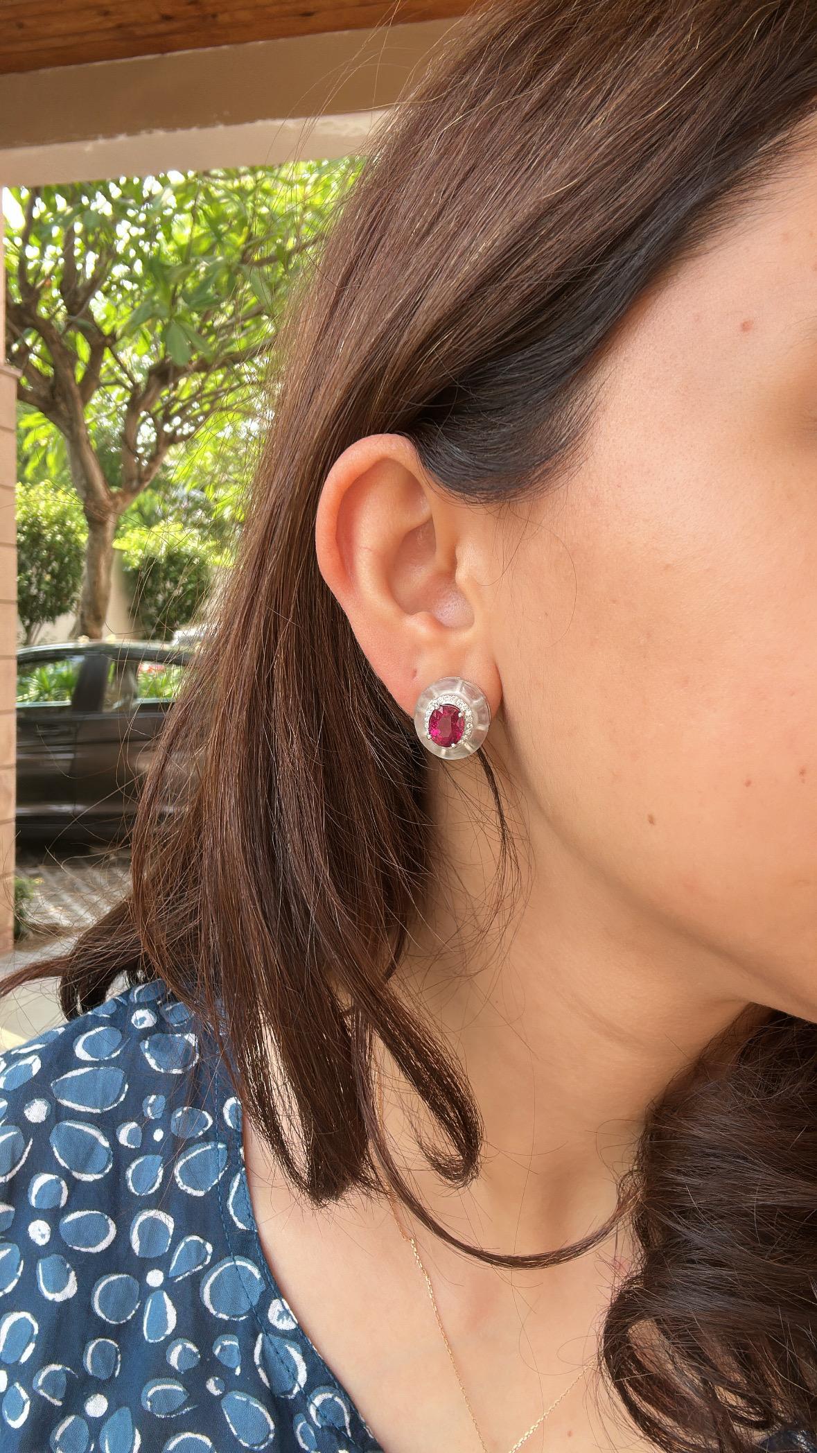 Taglio ovale Orecchini con rubellite, cristallo di rocca e diamanti, 4,71 carati, incastonati in oro 18 carati in vendita