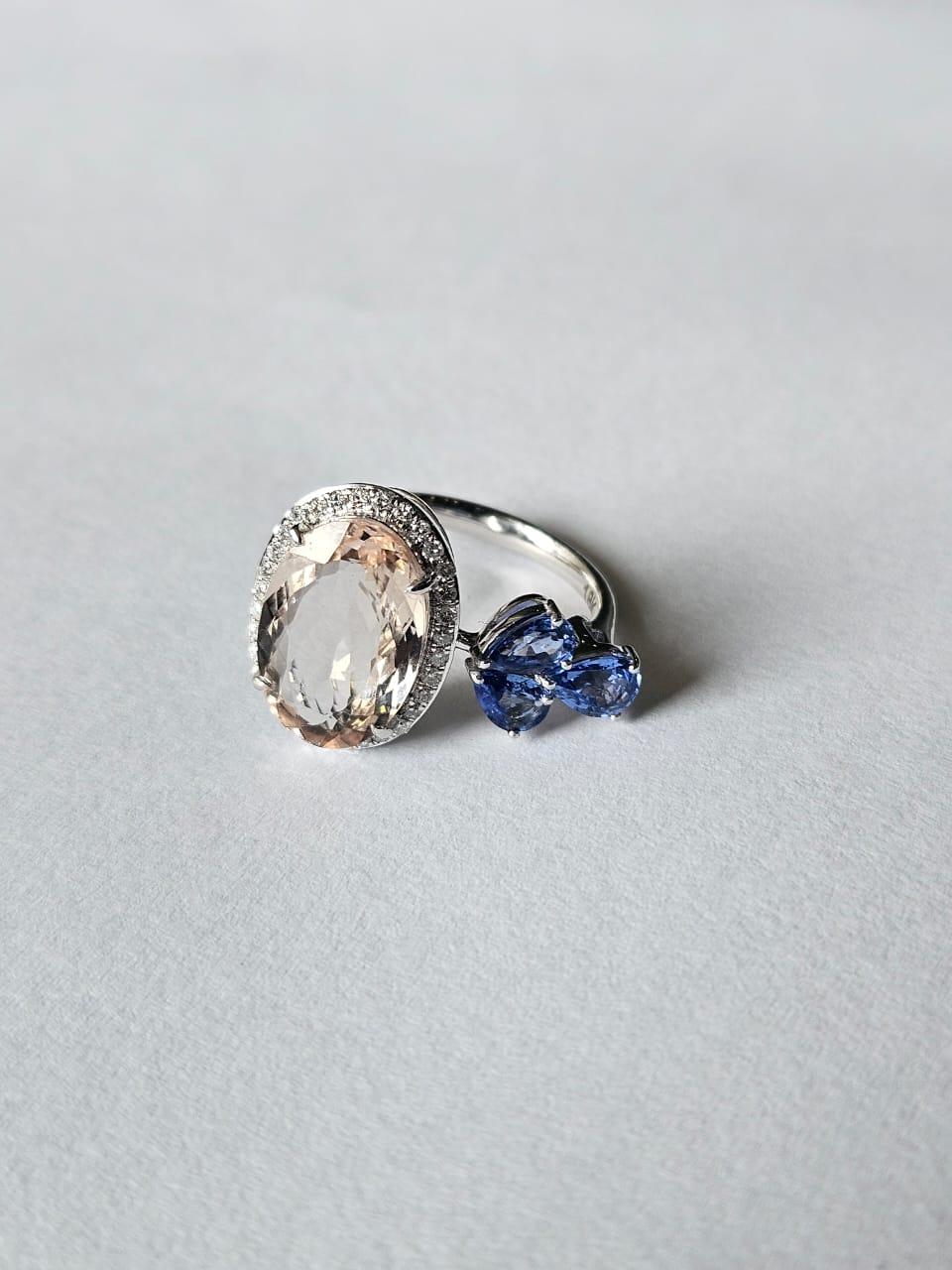 Bague de cocktail en or 18 carats, Morganite, saphirs bleus et diamants, 4,78 carats Neuf - En vente à Hong Kong, HK