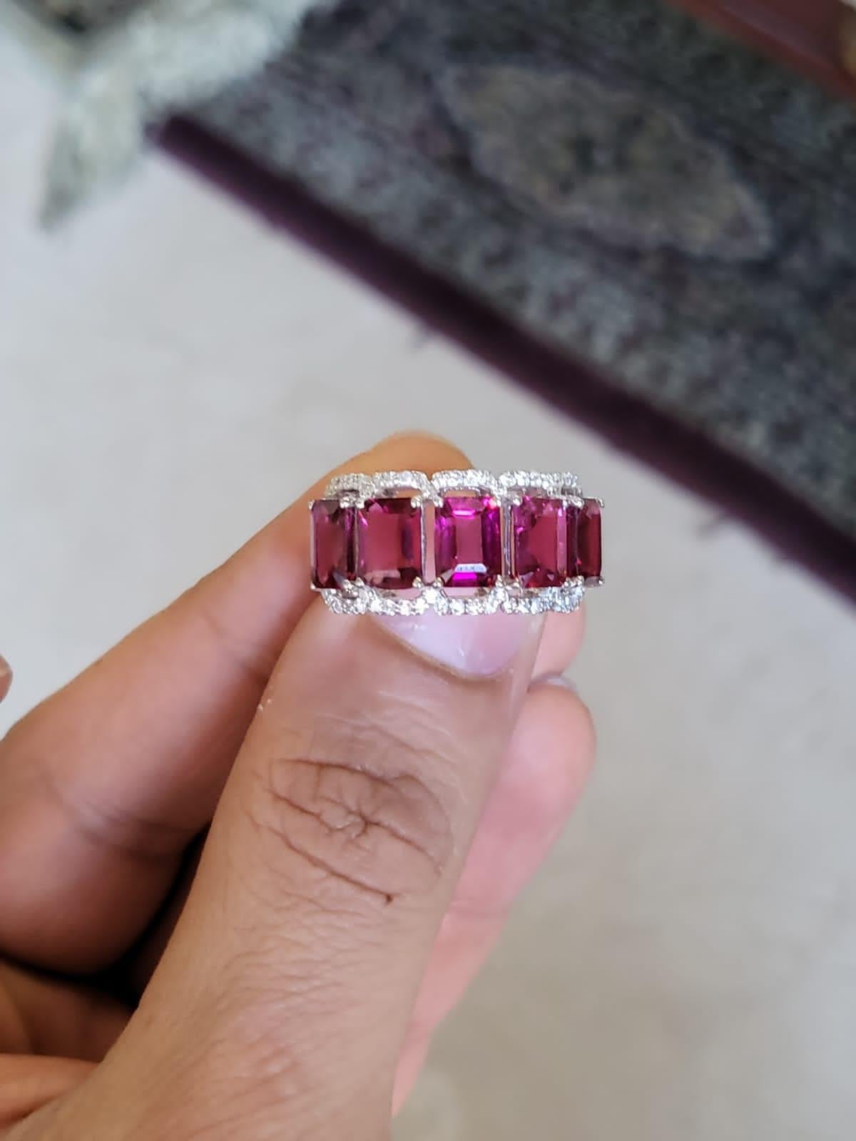 Set in 18K Gold, 4.79 Carats Rubellite & Diamonds Band / Wedding Ring In New Condition In Hong Kong, HK