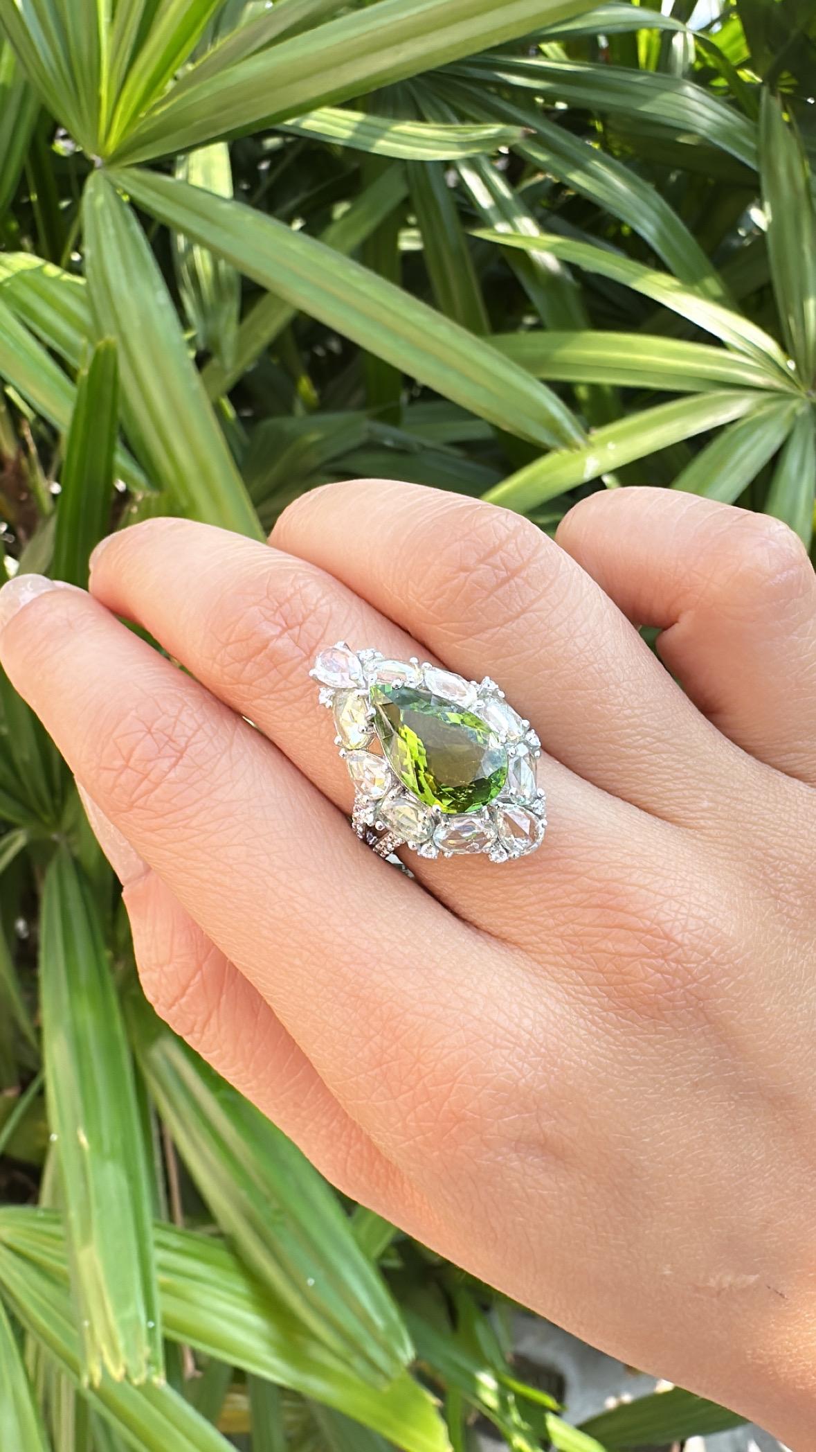 Anello da cocktail con tormalina, zaffiro bianco e diamanti, 4,81 carati, incastonato in oro 18 carati in vendita 6