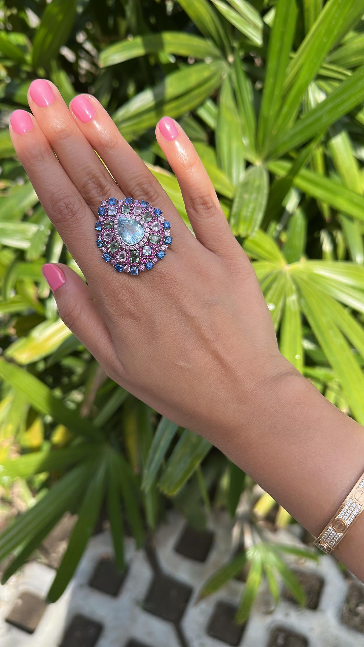 Set in 18K Gold, 4.89 carat Aquamarine, Multi Sapphires & Diamonds Cocktail Ring For Sale 4