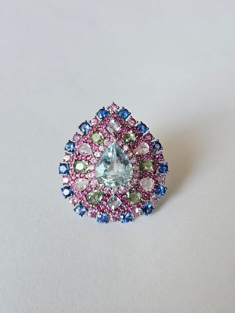 Women's or Men's Set in 18K Gold, 4.89 carat Aquamarine, Multi Sapphires & Diamonds Cocktail Ring For Sale