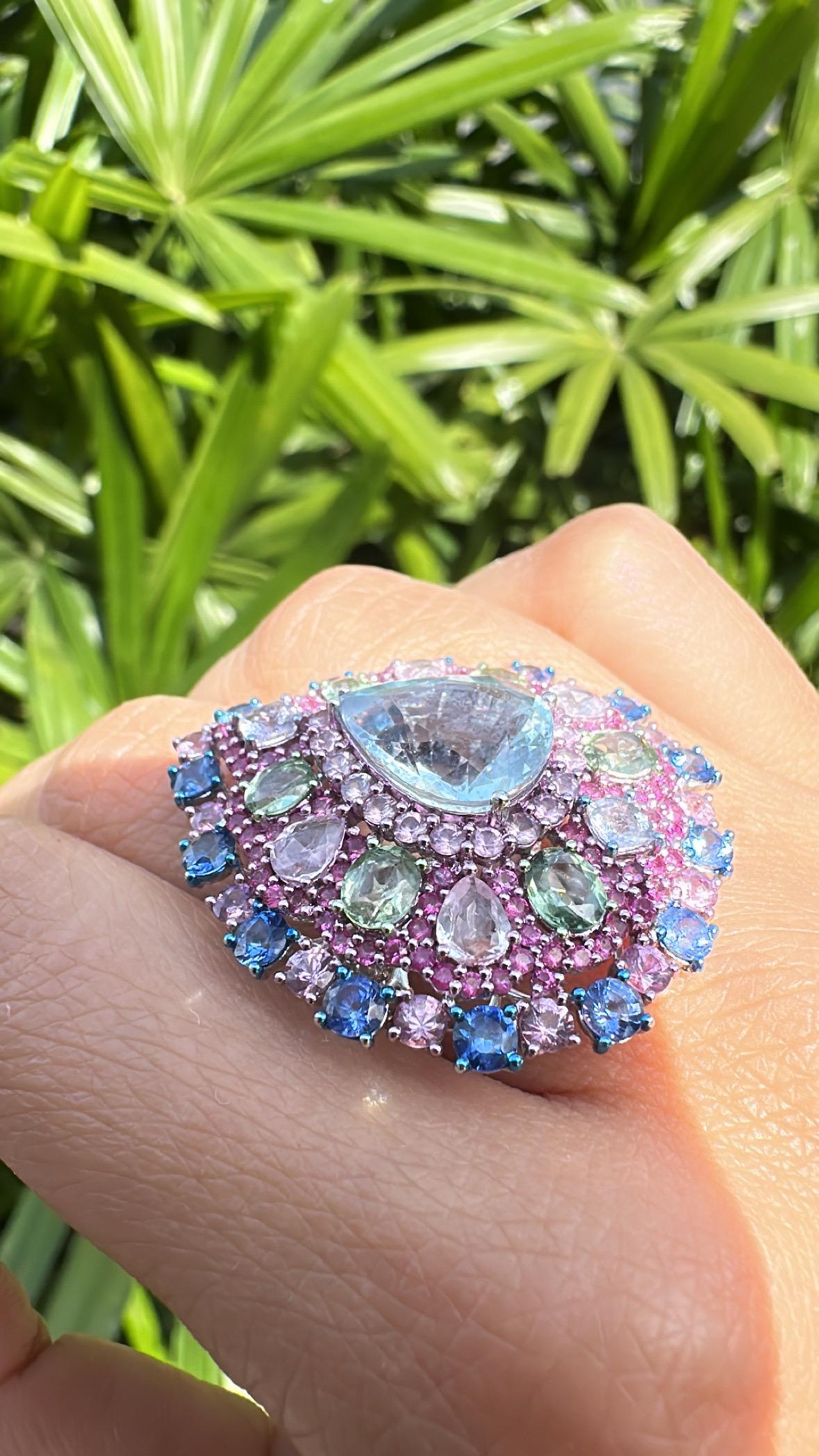 Set in 18K Gold, 4.89 carat Aquamarine, Multi Sapphires & Diamonds Cocktail Ring For Sale 2
