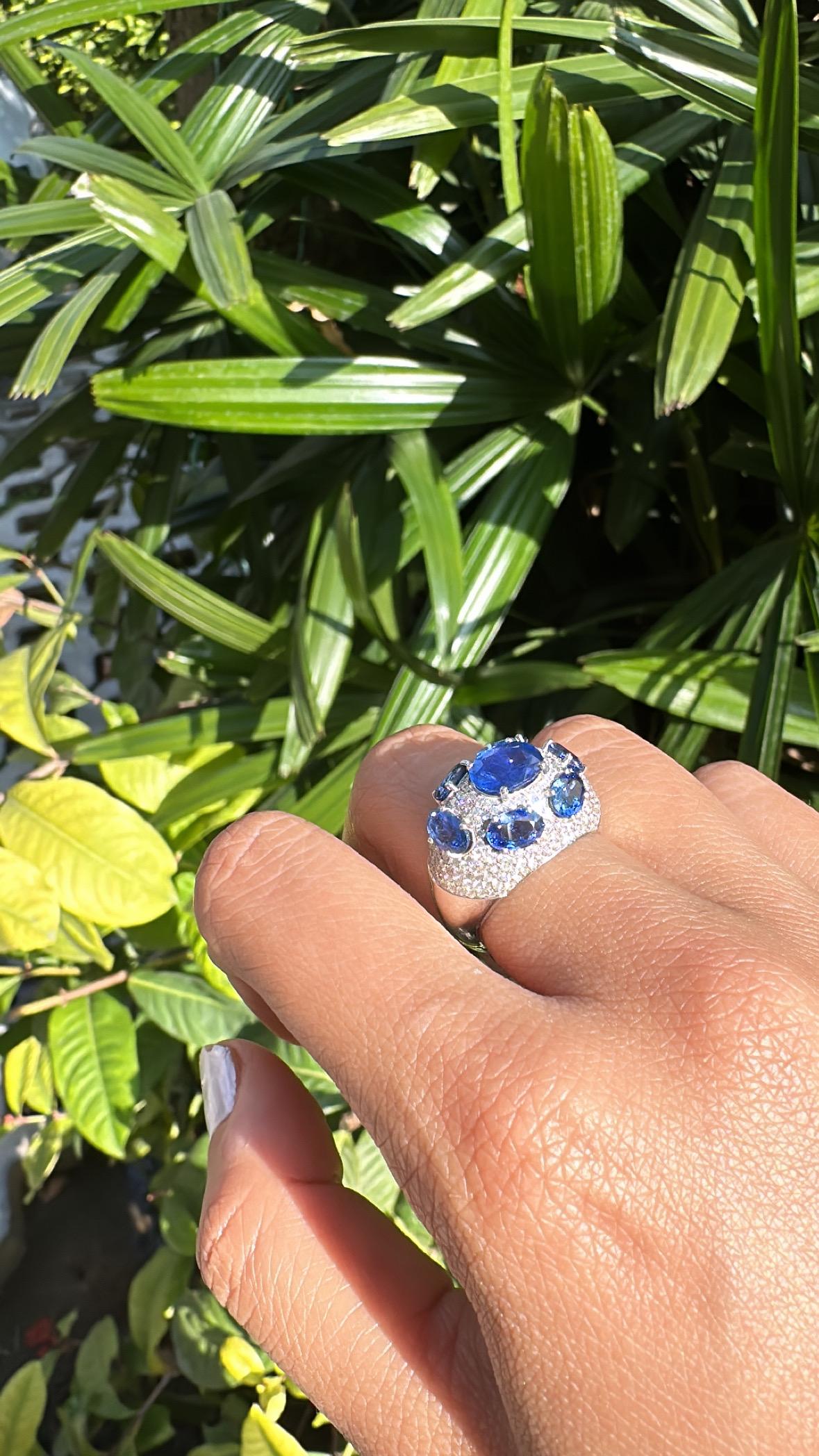 Oval Cut Set in 18K Gold, 5.03 carats Ceylon Blue Sapphires & Diamonds Engagement Ring