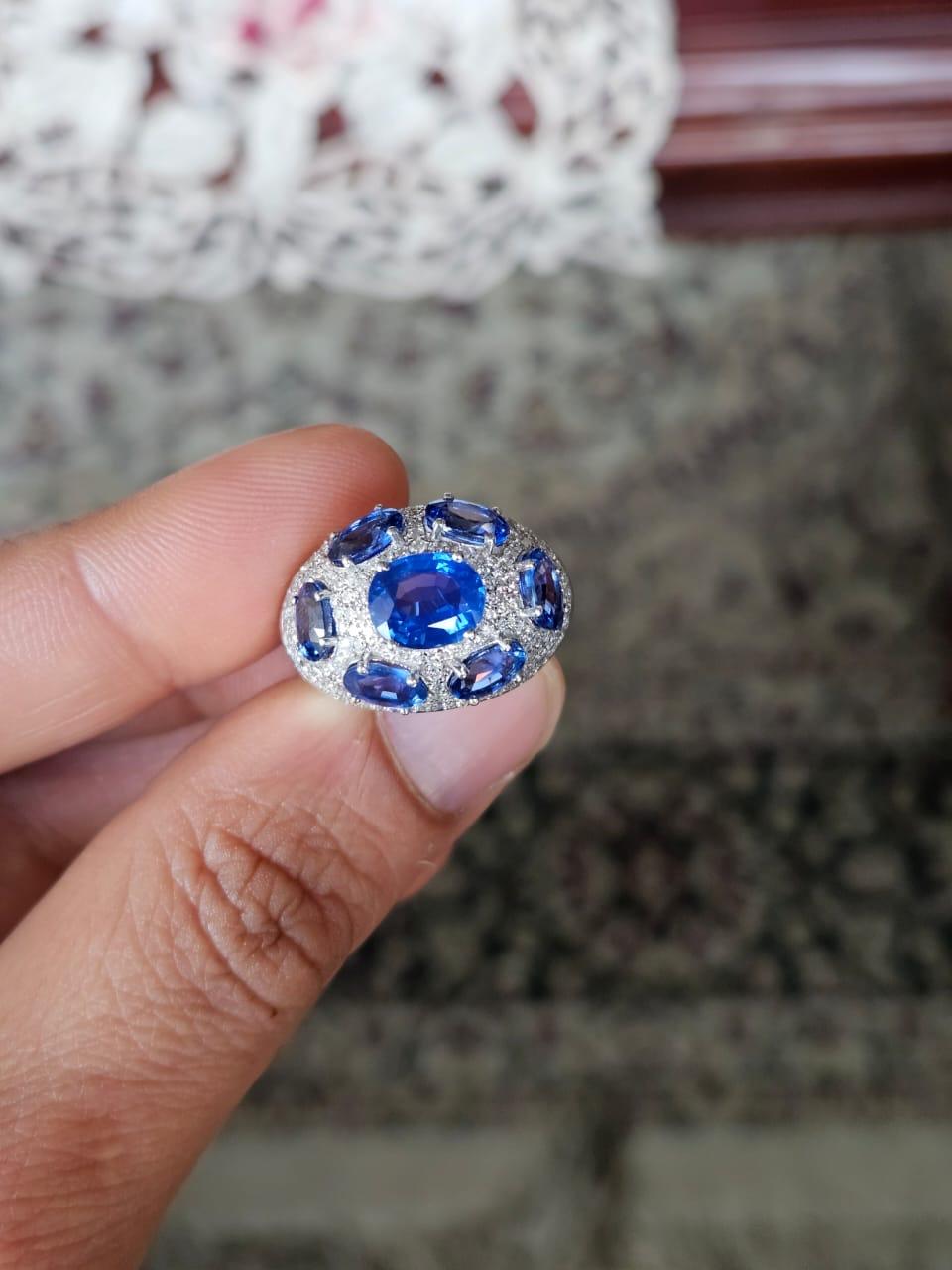 Women's or Men's Set in 18K Gold, 5.03 carats Ceylon Blue Sapphires & Diamonds Engagement Ring