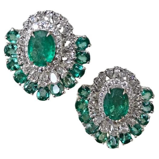 Set in 18K Gold, 5,49 Karat, natürlicher sambischer Smaragd & Diamanten Ohrstecker