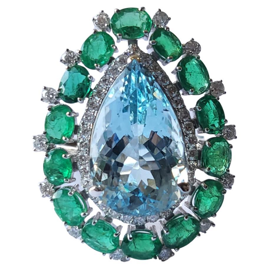 Set in 18k Gold 5.51 Carats Aquamarine, Zambian Emerald & Diamonds Cocktail Ring