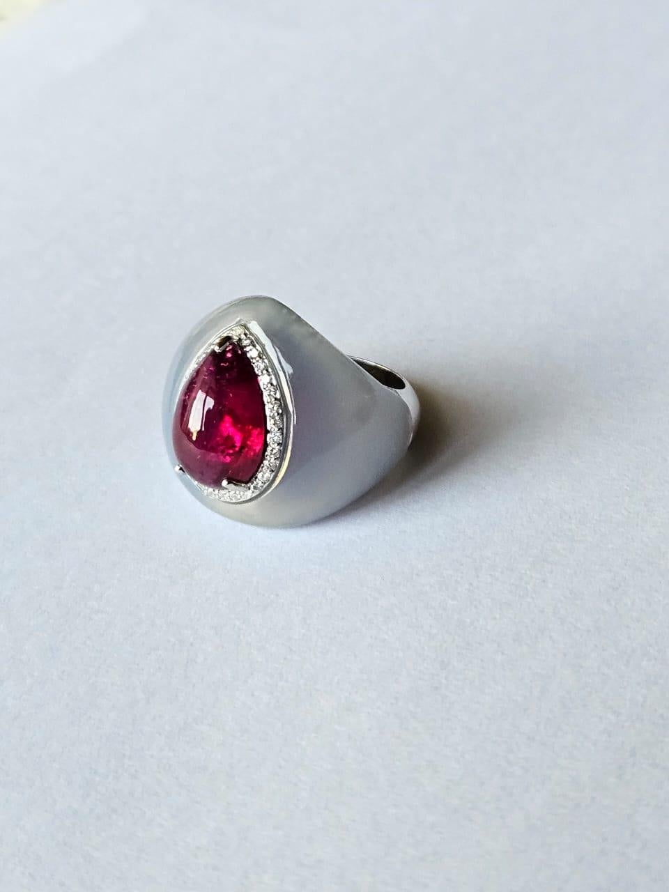 Cabochon Set in 18K Gold, 5.52 carats Rubellite, Chalcedony & Diamonds Cocktail Ring