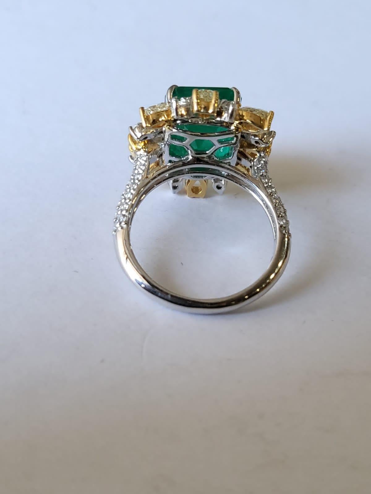 Women's or Men's Set in 18K Gold, 5.52 Carats Zambian Emerald & Rose Cut Diamonds Engagement Ring