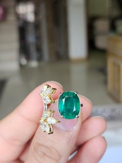 Set in 18K Gold, 5.52 carats, Zambian Emerald & Yellow Diamond Engagement Ring