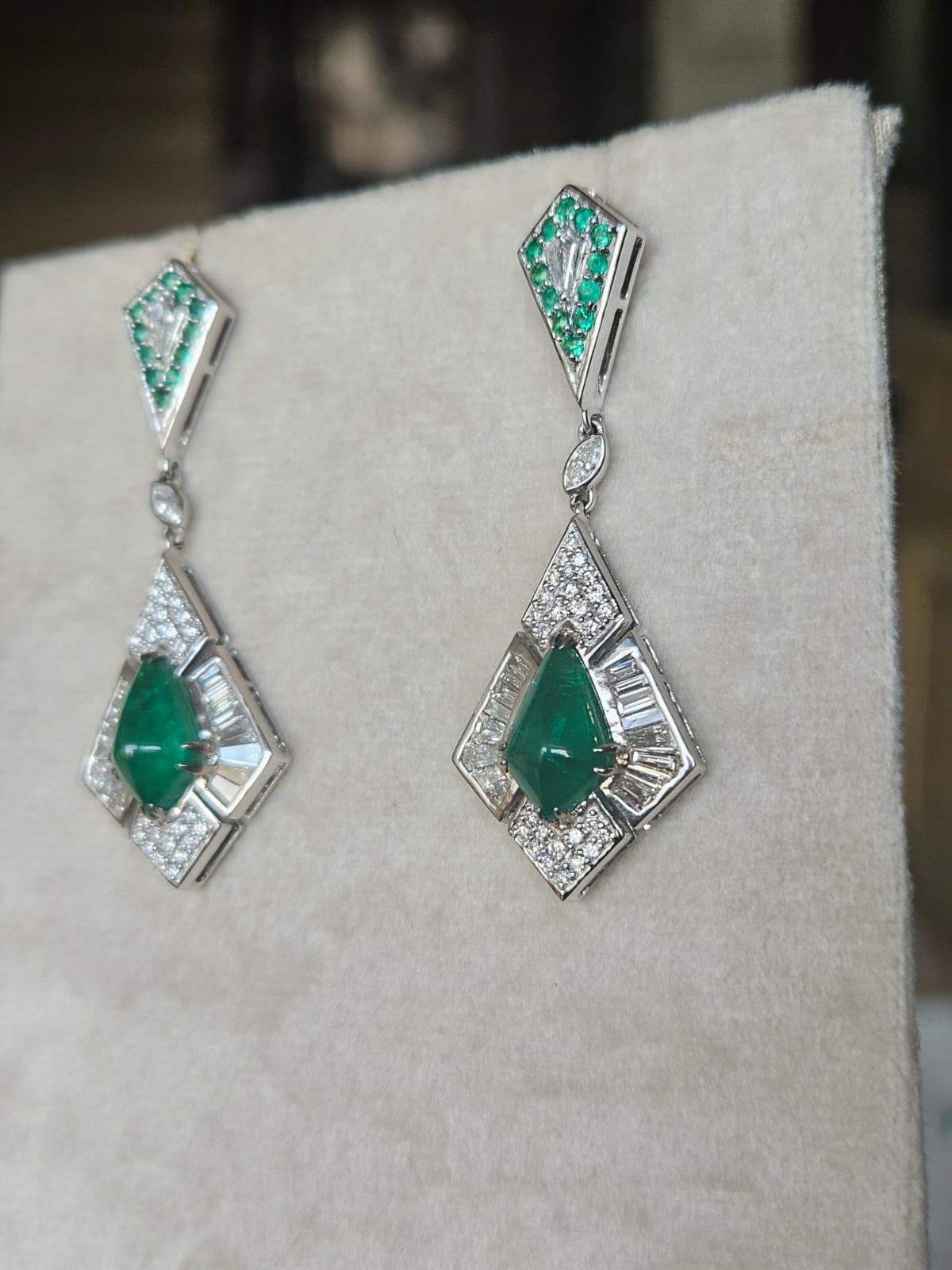 Pan di zucchero Orecchini pendenti con smeraldo naturale dello Zambia e diamanti, in oro 18 carati, 5,71 carati in vendita