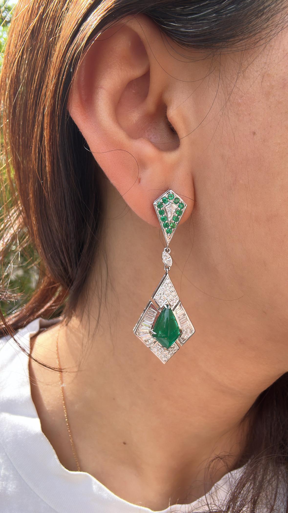 da uomo o donna Orecchini pendenti con smeraldo naturale dello Zambia e diamanti, in oro 18 carati, 5,71 carati in vendita