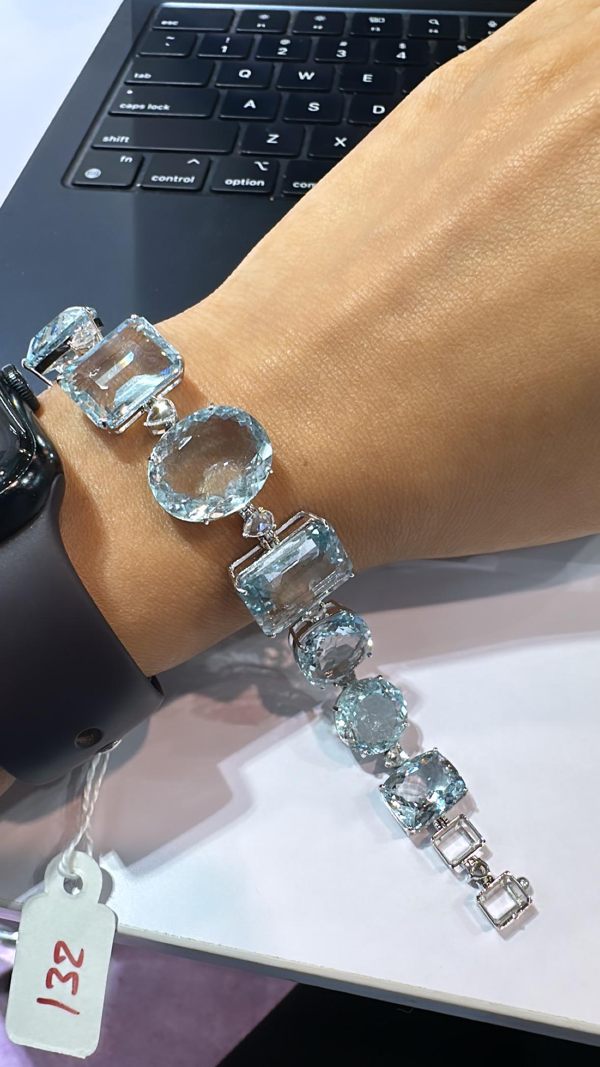 Bracelet tennis en or 18 carats, aigue-marine naturelle de 57,57 carats et diamants en vente 2