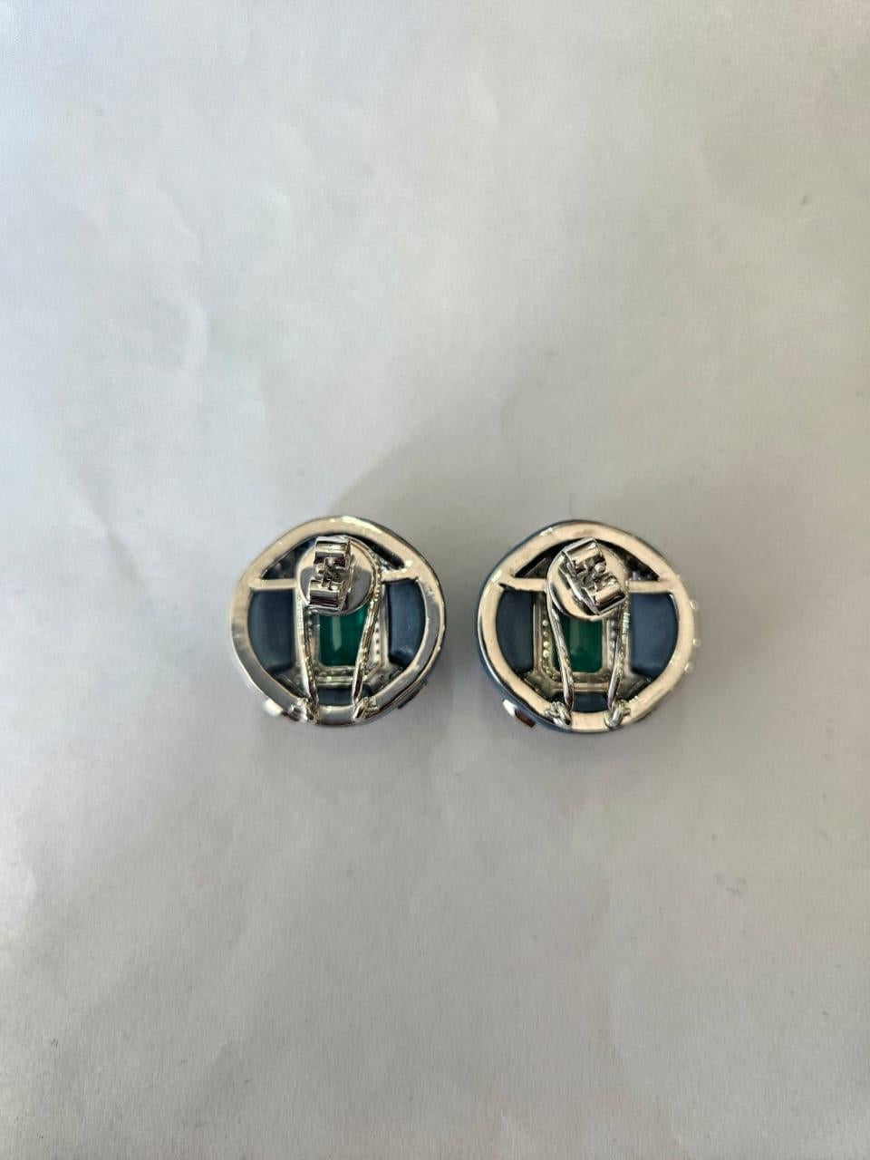 Clous d'oreilles en or 18 carats, émeraude de Zambie, opale bleue et diamants de 5,89 carats en vente 4