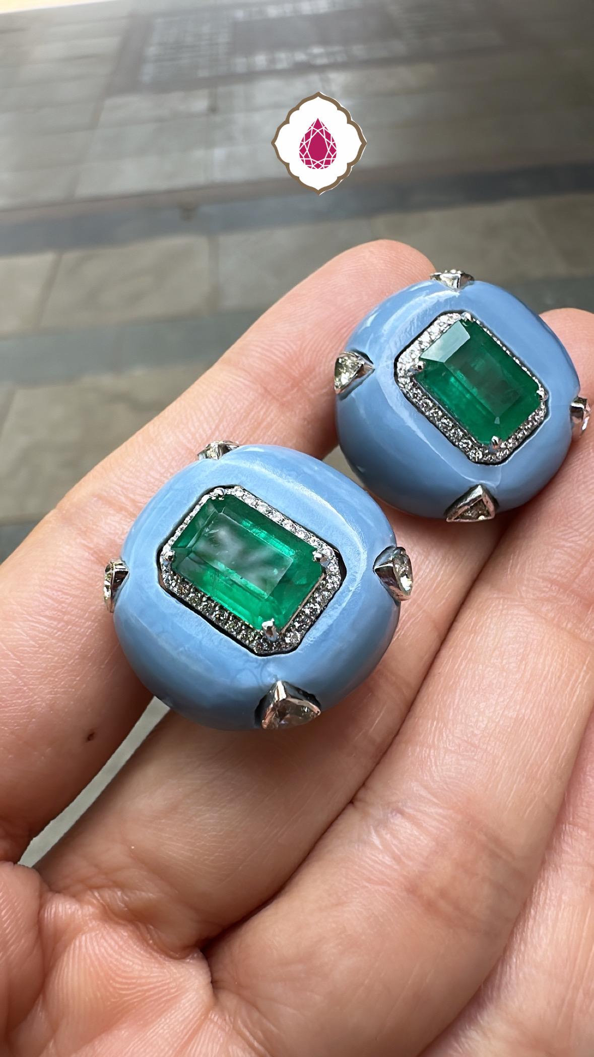 Clous d'oreilles en or 18 carats, émeraude de Zambie, opale bleue et diamants de 5,89 carats en vente 6