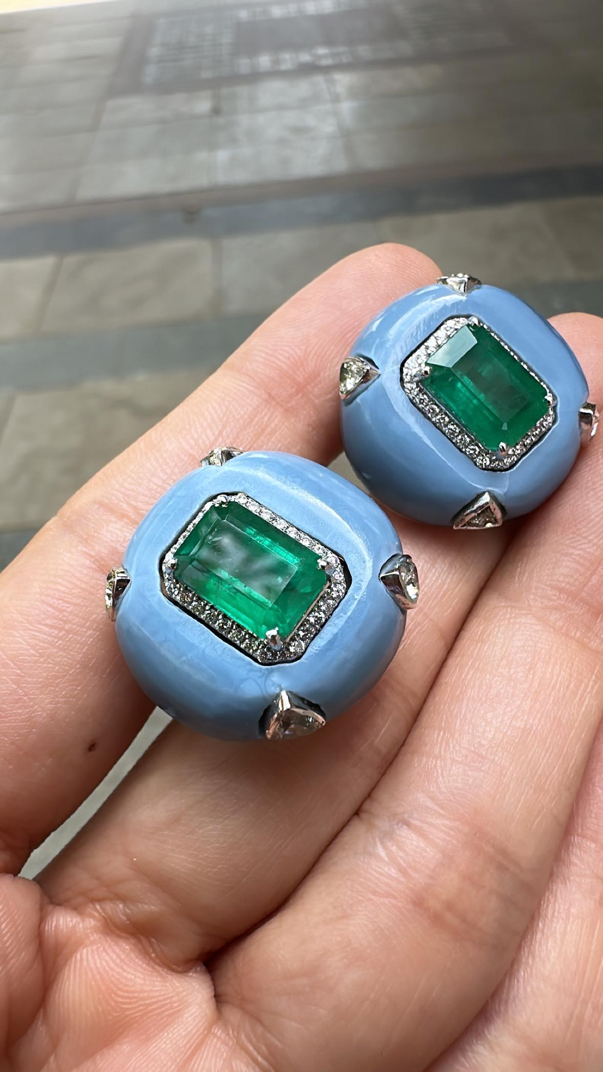 Clous d'oreilles en or 18 carats, émeraude de Zambie, opale bleue et diamants de 5,89 carats en vente 7