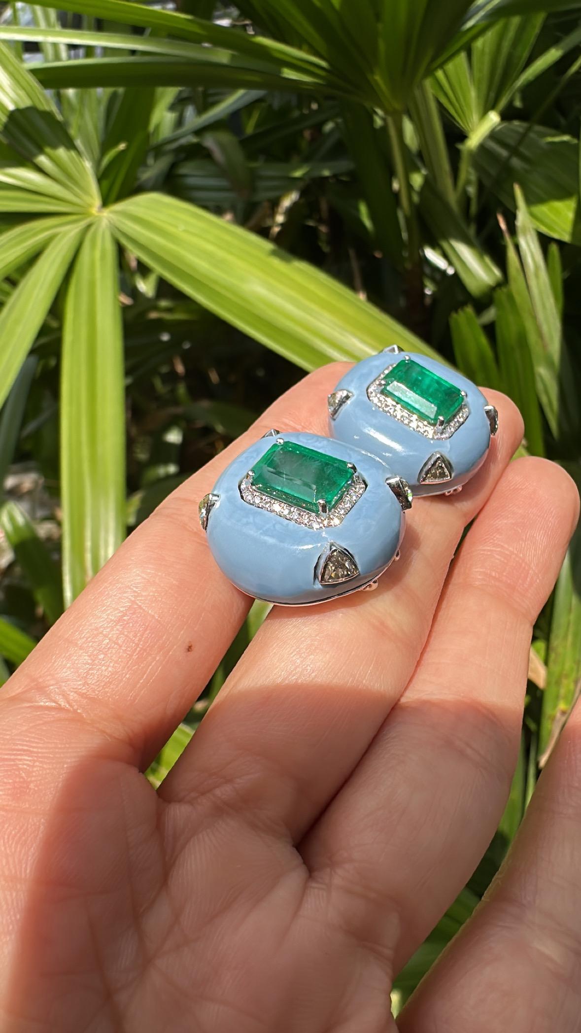 Clous d'oreilles en or 18 carats, émeraude de Zambie, opale bleue et diamants de 5,89 carats en vente 8