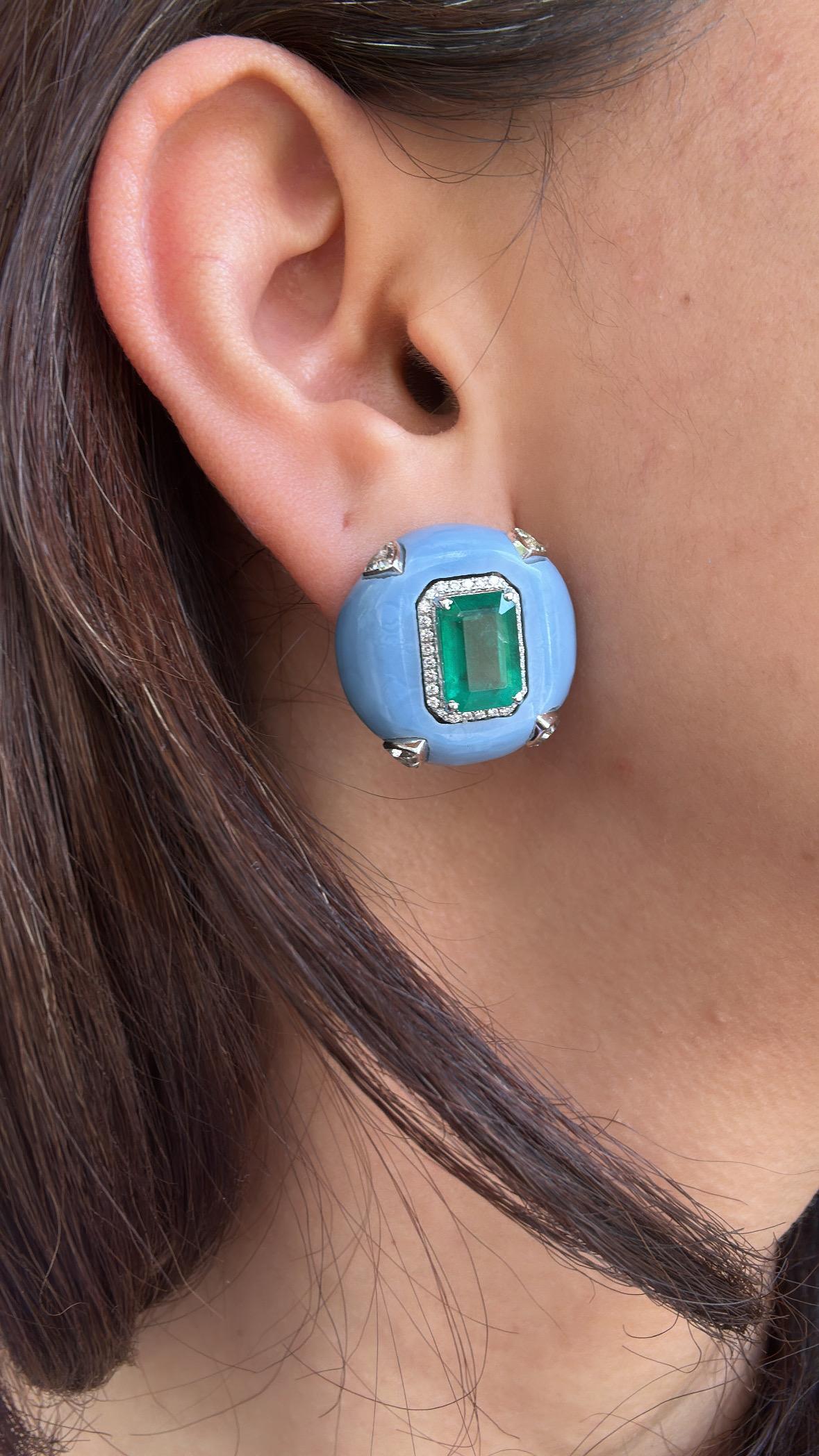 Clous d'oreilles en or 18 carats, émeraude de Zambie, opale bleue et diamants de 5,89 carats en vente 12