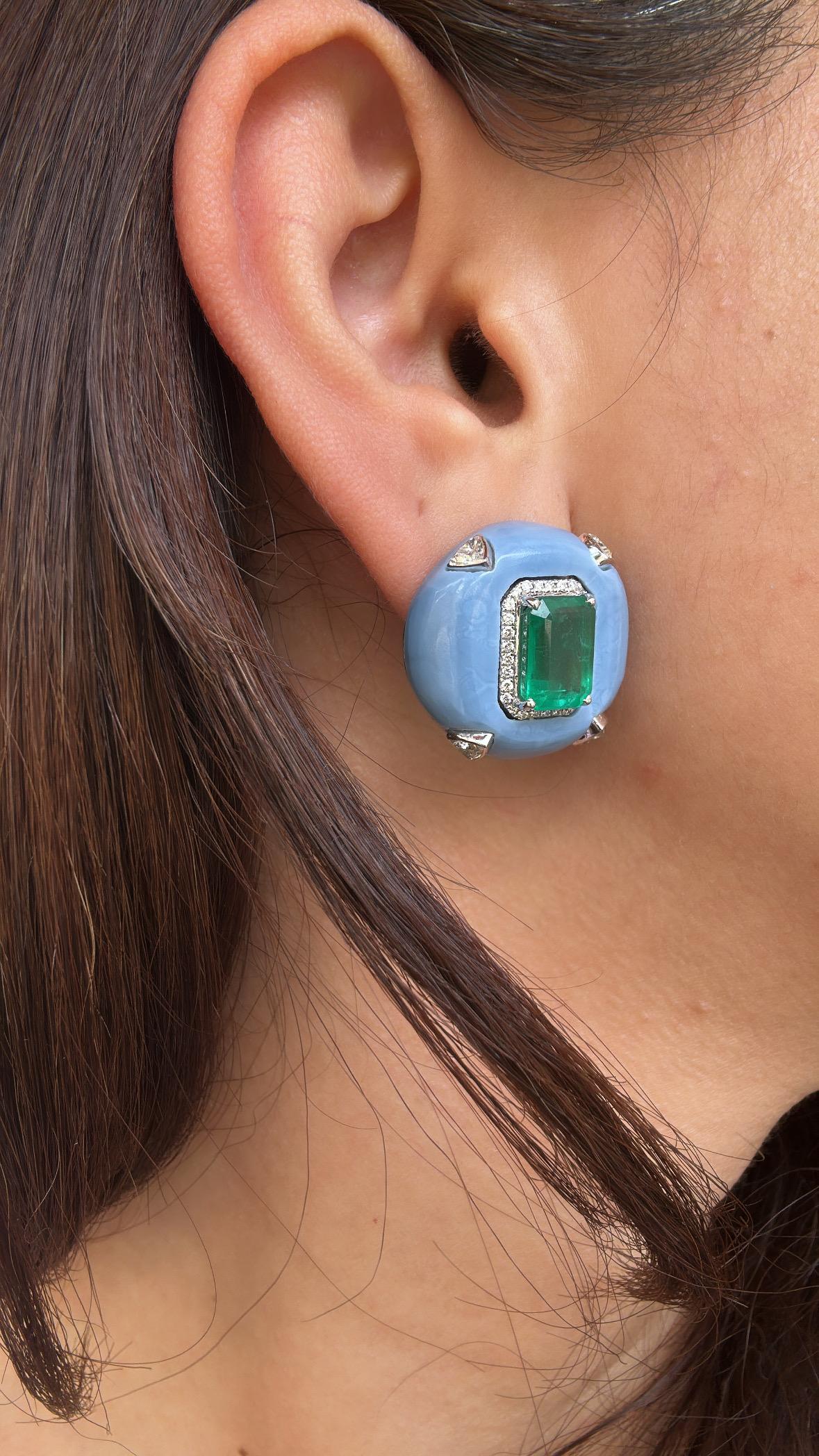 Clous d'oreilles en or 18 carats, émeraude de Zambie, opale bleue et diamants de 5,89 carats en vente 13