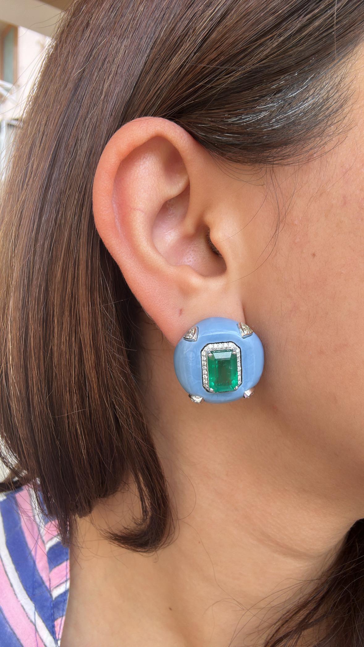 Clous d'oreilles en or 18 carats, émeraude de Zambie, opale bleue et diamants de 5,89 carats en vente 14