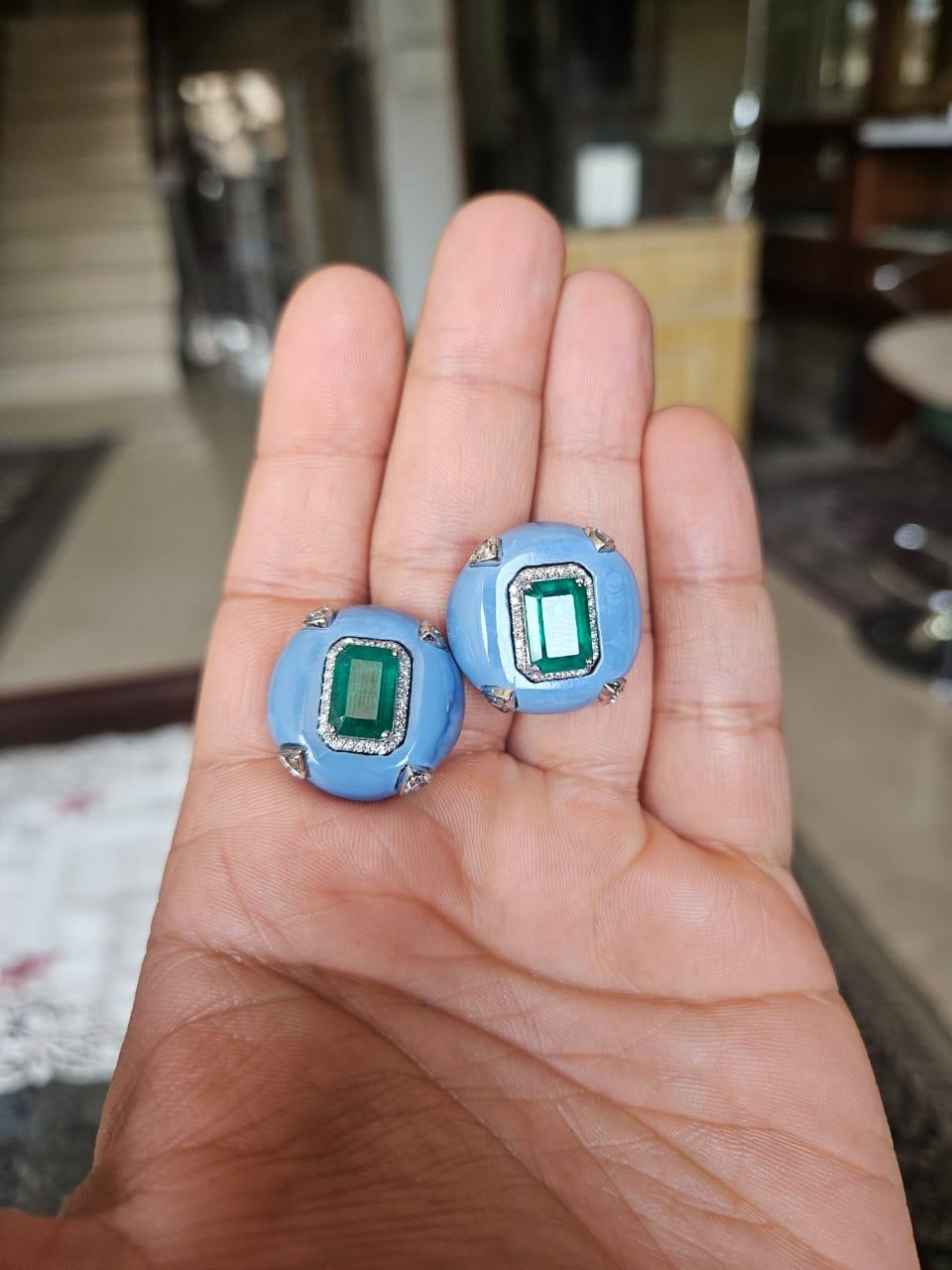 Taille émeraude Clous d'oreilles en or 18 carats, émeraude de Zambie, opale bleue et diamants de 5,89 carats en vente