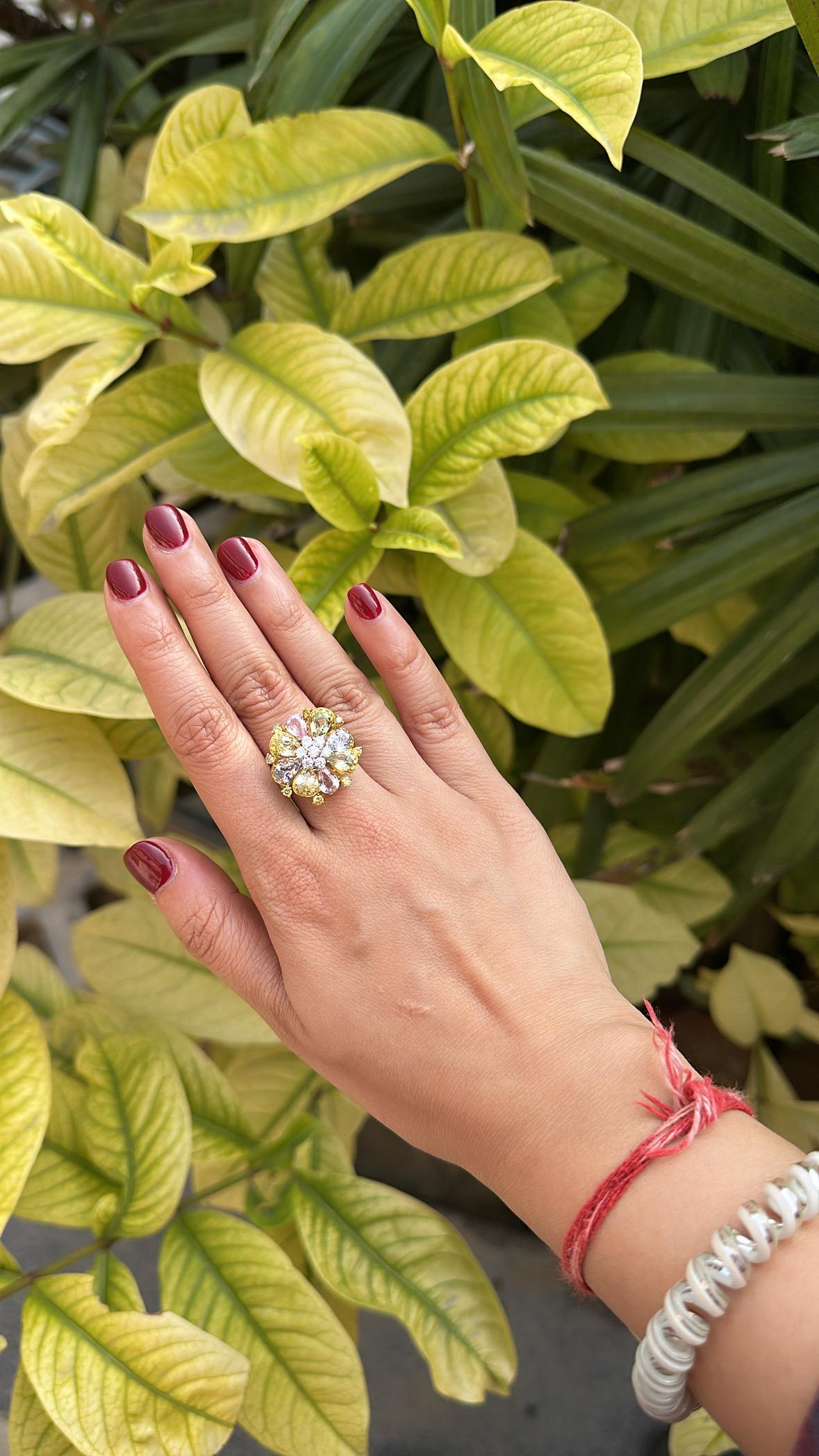 Bague de fiançailles en or 18 carats, 6.00 carats, Ceylon Multi Sapphires & Diamonds en vente 5