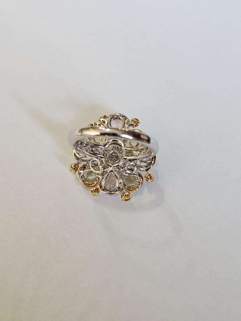 Moderne Bague de fiançailles en or 18 carats, 6.00 carats, Ceylon Multi Sapphires & Diamonds en vente