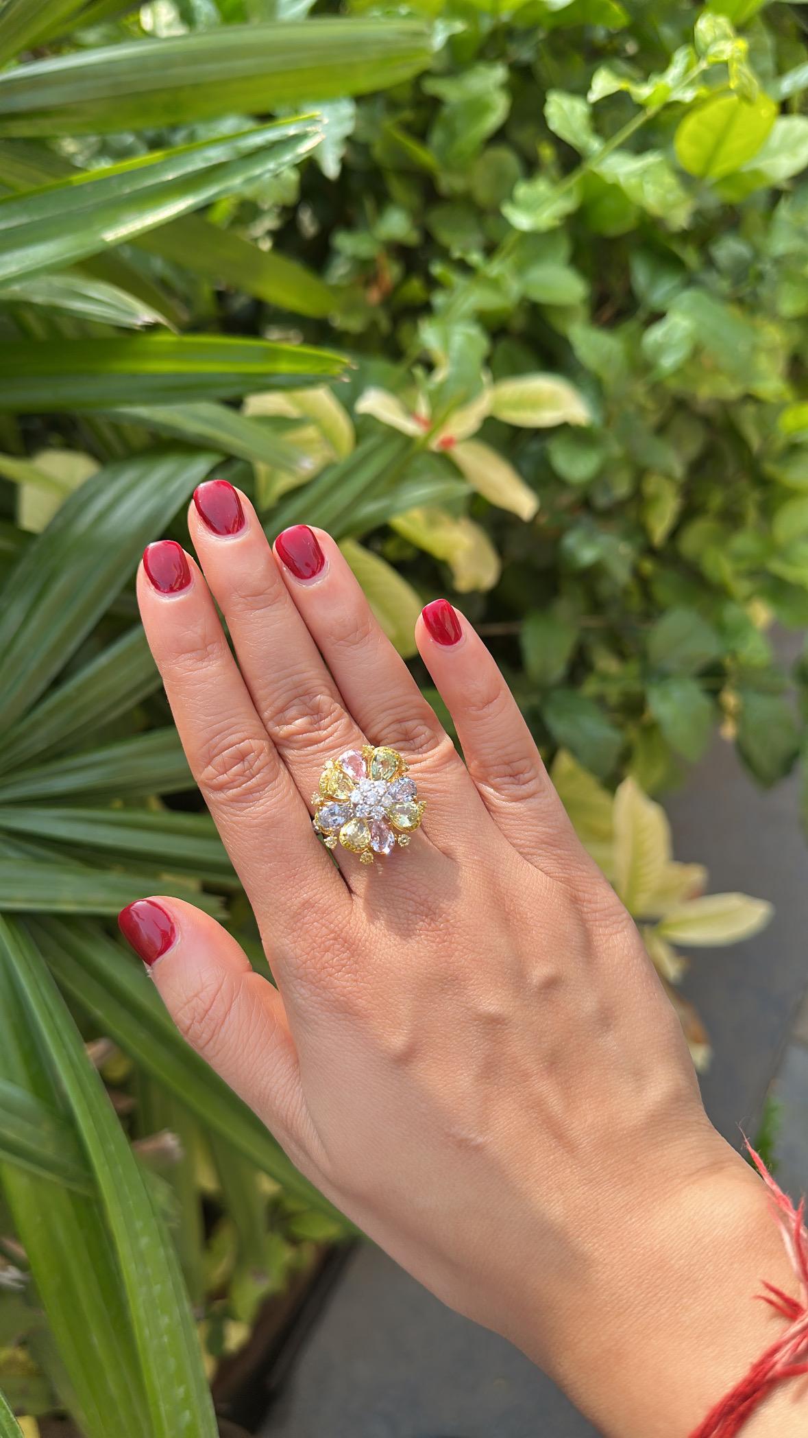 Bague de fiançailles en or 18 carats, 6.00 carats, Ceylon Multi Sapphires & Diamonds en vente 2