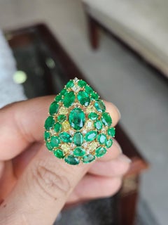 Set in 18K Gold, 6.11 carats, Zambian Emerald & Yellow Diamonds Cocktail Ring