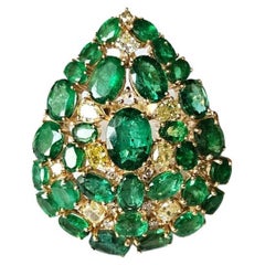 Set in 18K Gold, 6.11 carats, Zambian Emerald & Yellow Diamonds Cocktail Ring