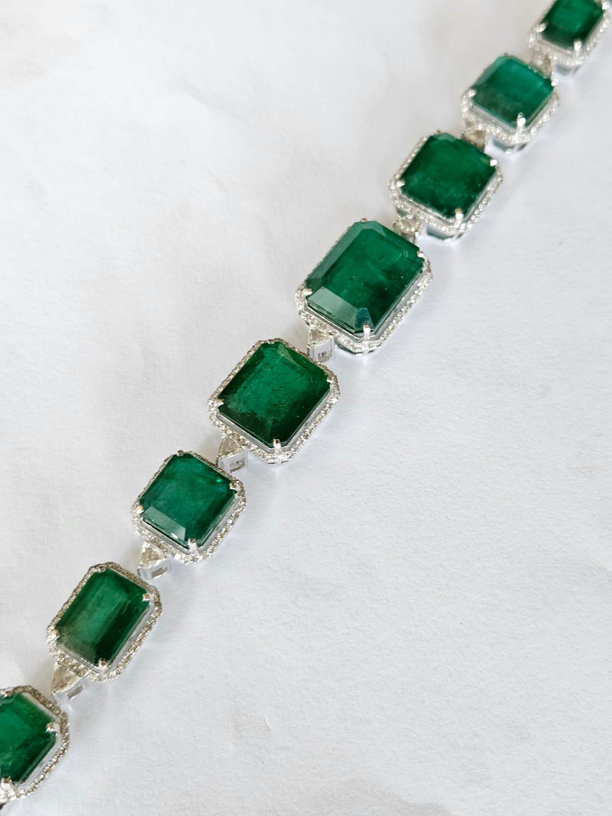 Set in 18K Gold, 62.55 carats,  Zambian Emeralds & Diamonds Modern Bracelet For Sale 5