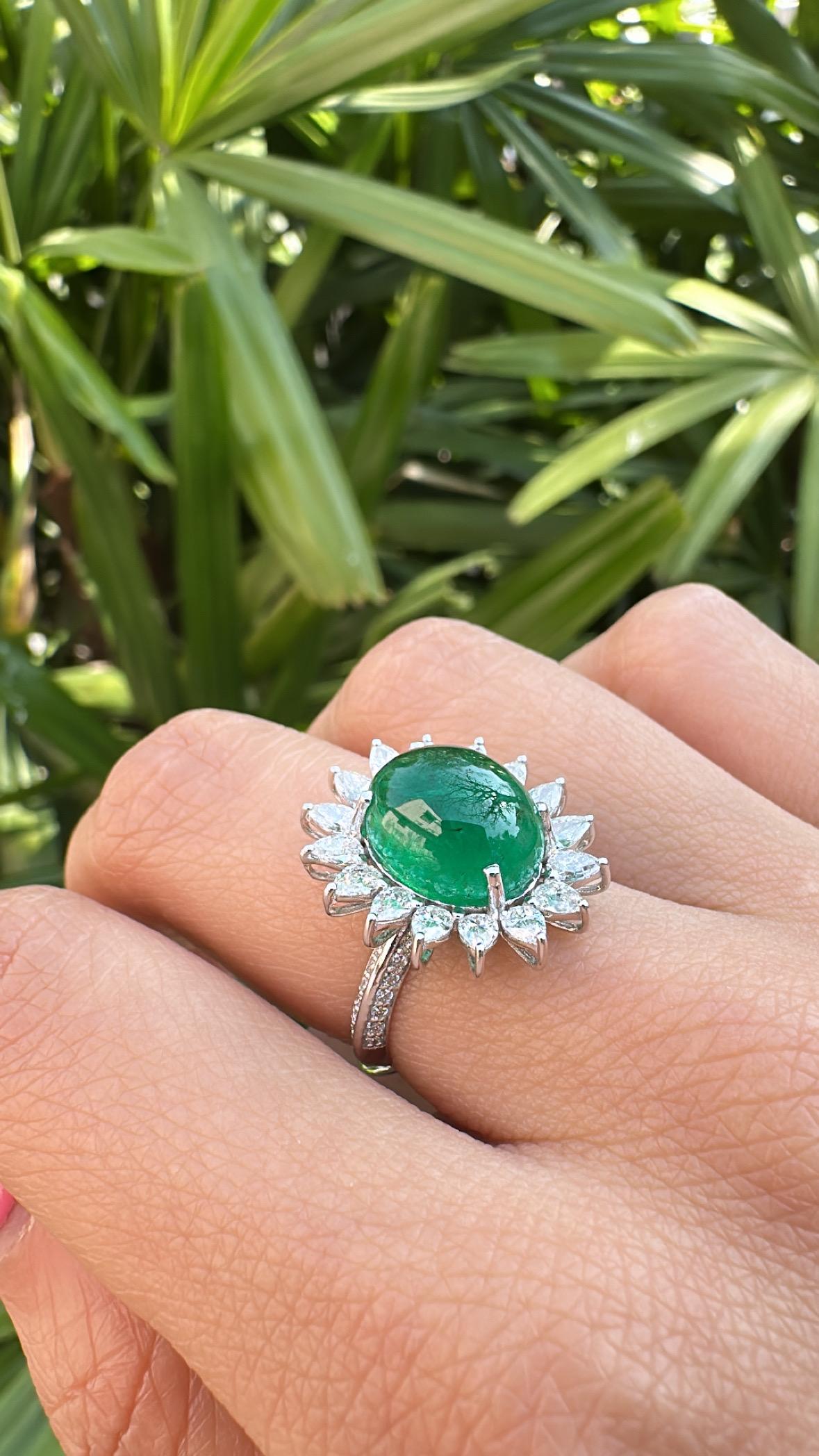 Anello da cocktail in oro 18 carati, smeraldo dello Zambia cabochon e diamanti da 6,35 carati in vendita 4