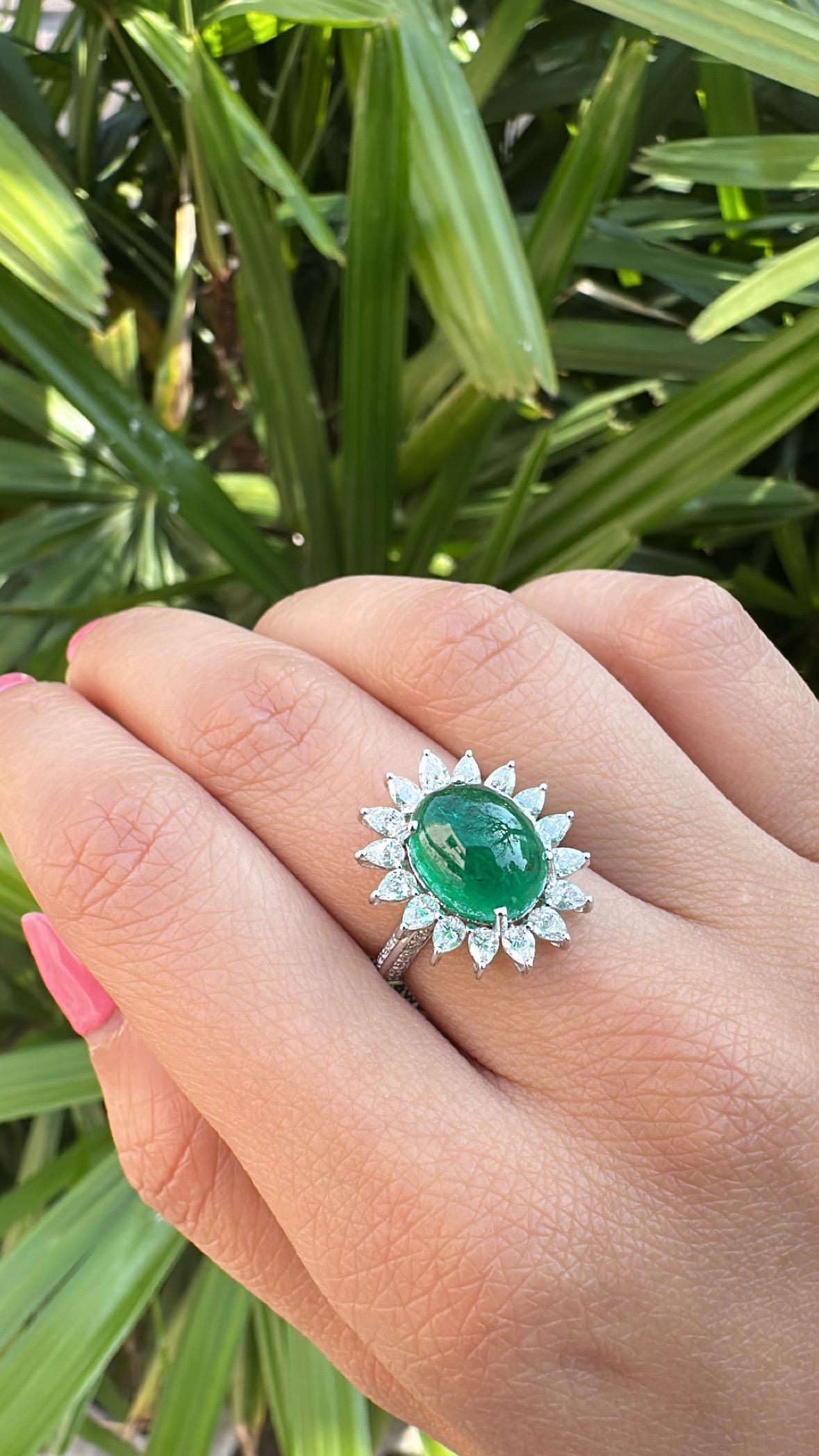 Anello da cocktail in oro 18 carati, smeraldo dello Zambia cabochon e diamanti da 6,35 carati in vendita 5