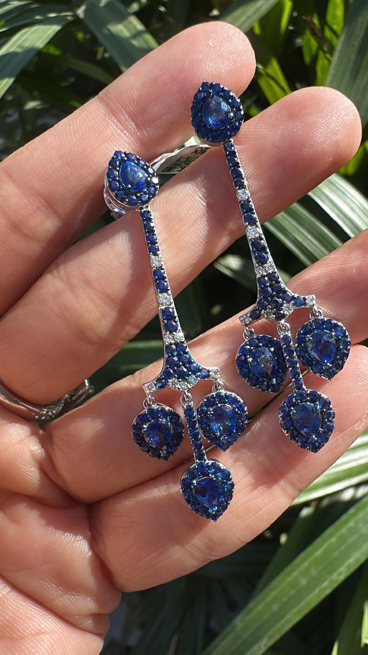 Boucles d'oreilles chandelier en or 18 carats, saphirs bleus de Ceylan 6,36 carats et diamants en vente 6