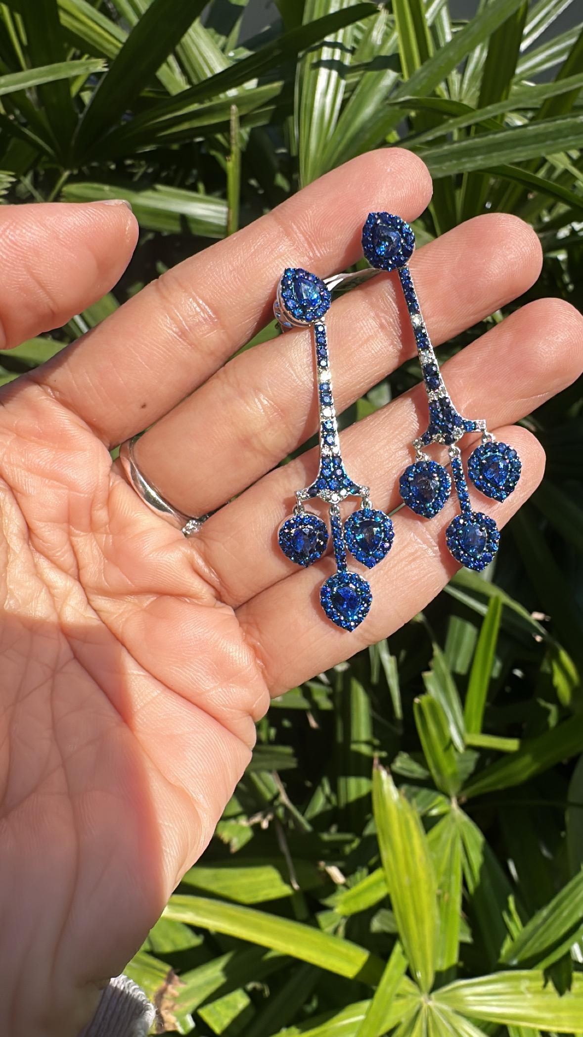 Boucles d'oreilles chandelier en or 18 carats, saphirs bleus de Ceylan 6,36 carats et diamants en vente 7