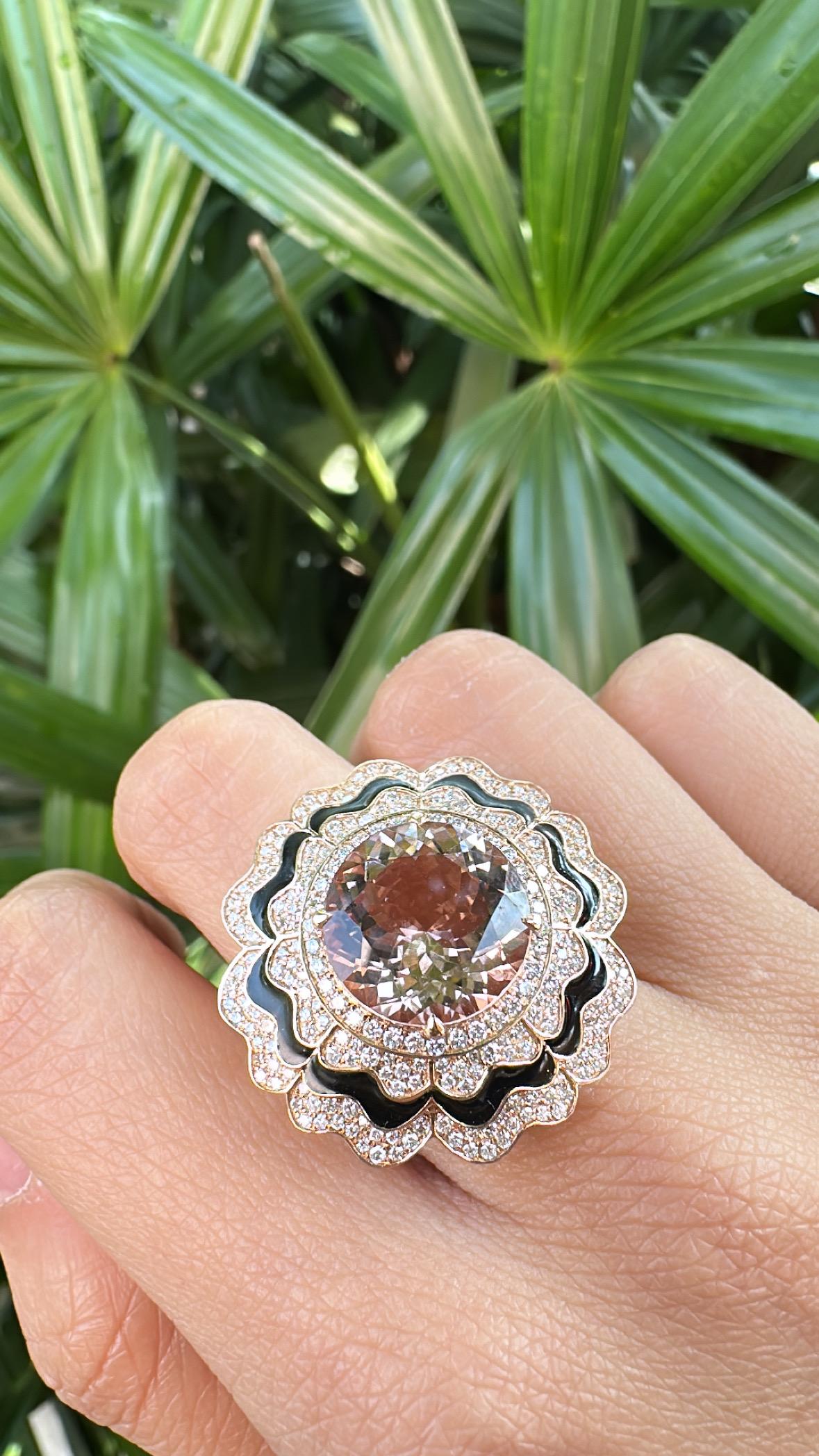Bague de cocktail en or 18 carats, Morganite 6,68 carats, émail noir et diamants en vente 4