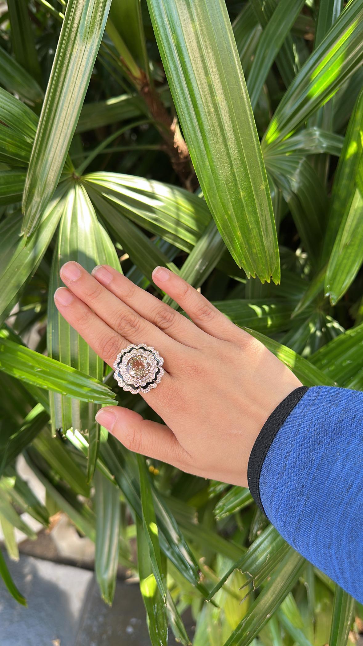 Bague de cocktail en or 18 carats, Morganite 6,68 carats, émail noir et diamants en vente 1