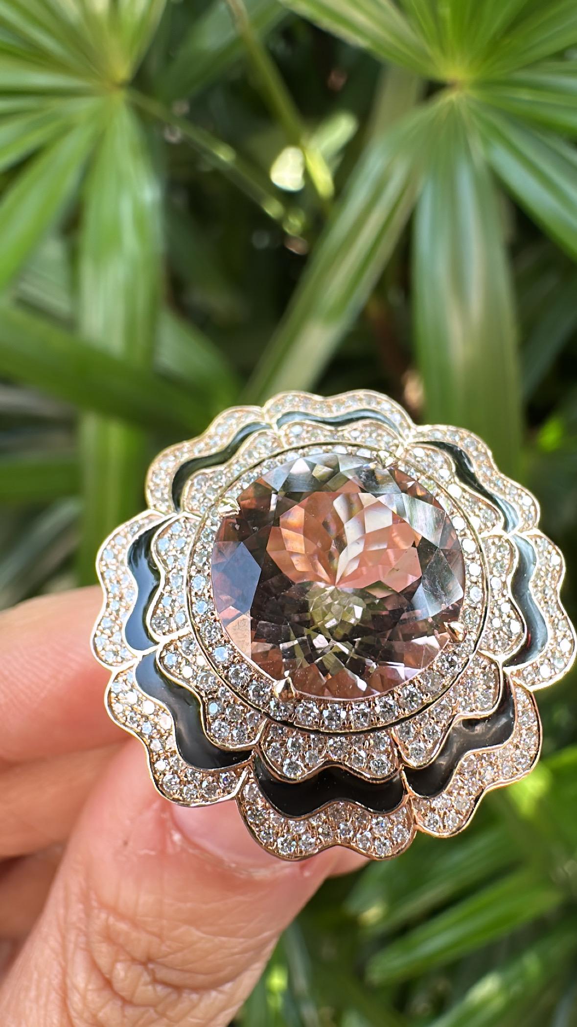 Bague de cocktail en or 18 carats, Morganite 6,68 carats, émail noir et diamants en vente 2