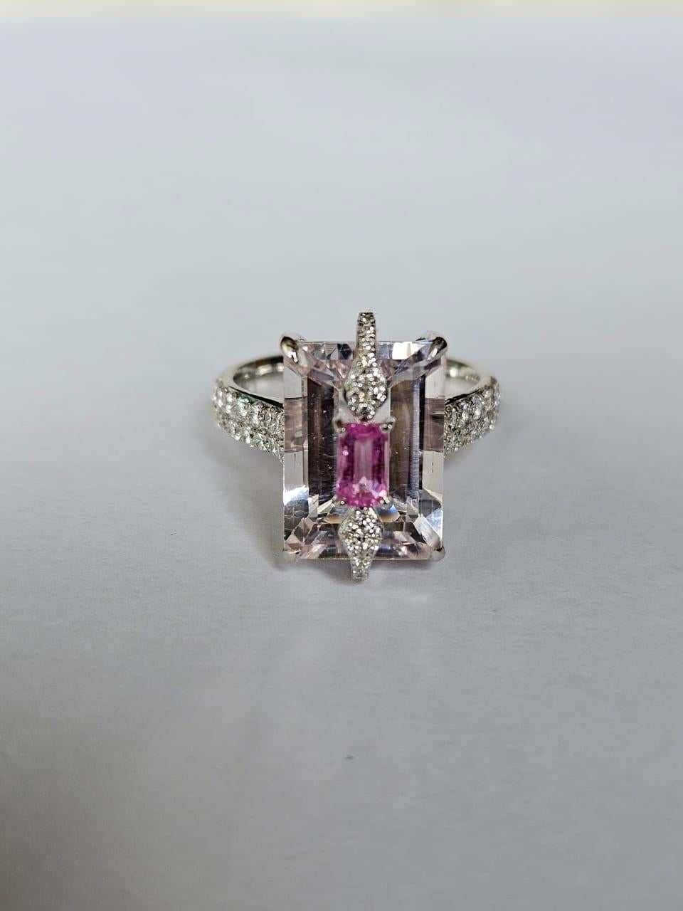 Set in 18K Gold, 6.69 carats, Morganite, Pink Sapphire & Diamond Engagement Ring In New Condition For Sale In Hong Kong, HK