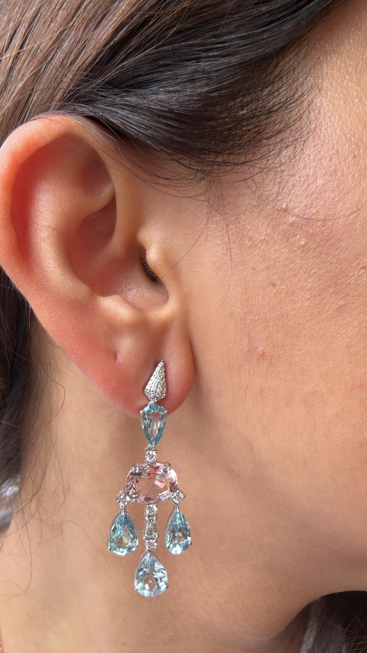 Taglio a goccia Orecchini pendenti in oro 18 carati, acquamarine, morganiti e diamanti da 6,77 carati in vendita